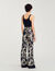 Hose mit Blumendruckmuster