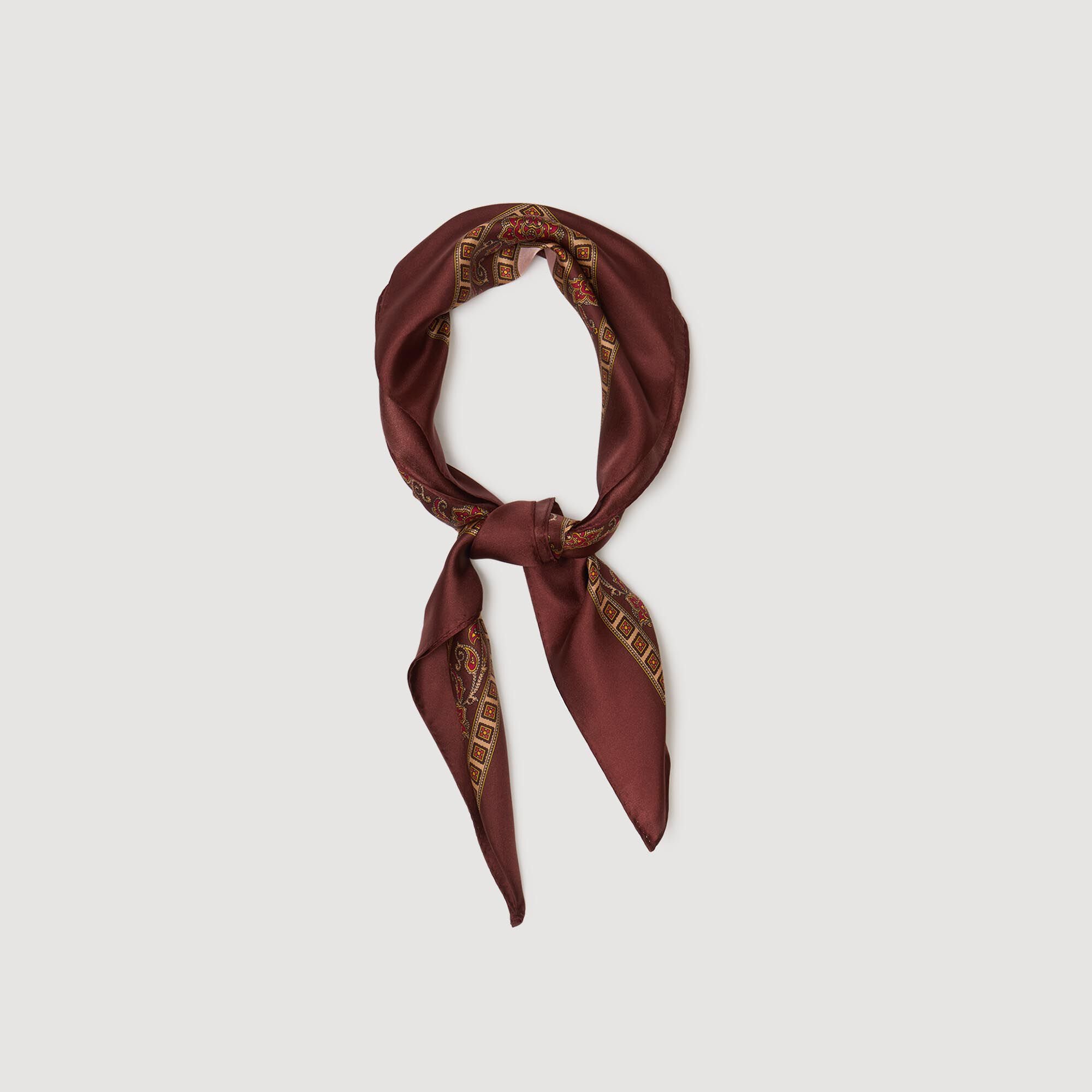 Foulard à imprimé placé
