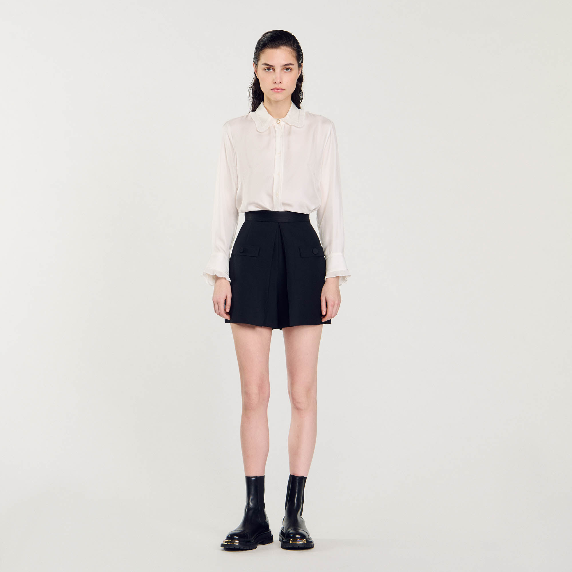 High-waisted shorts with buttons
