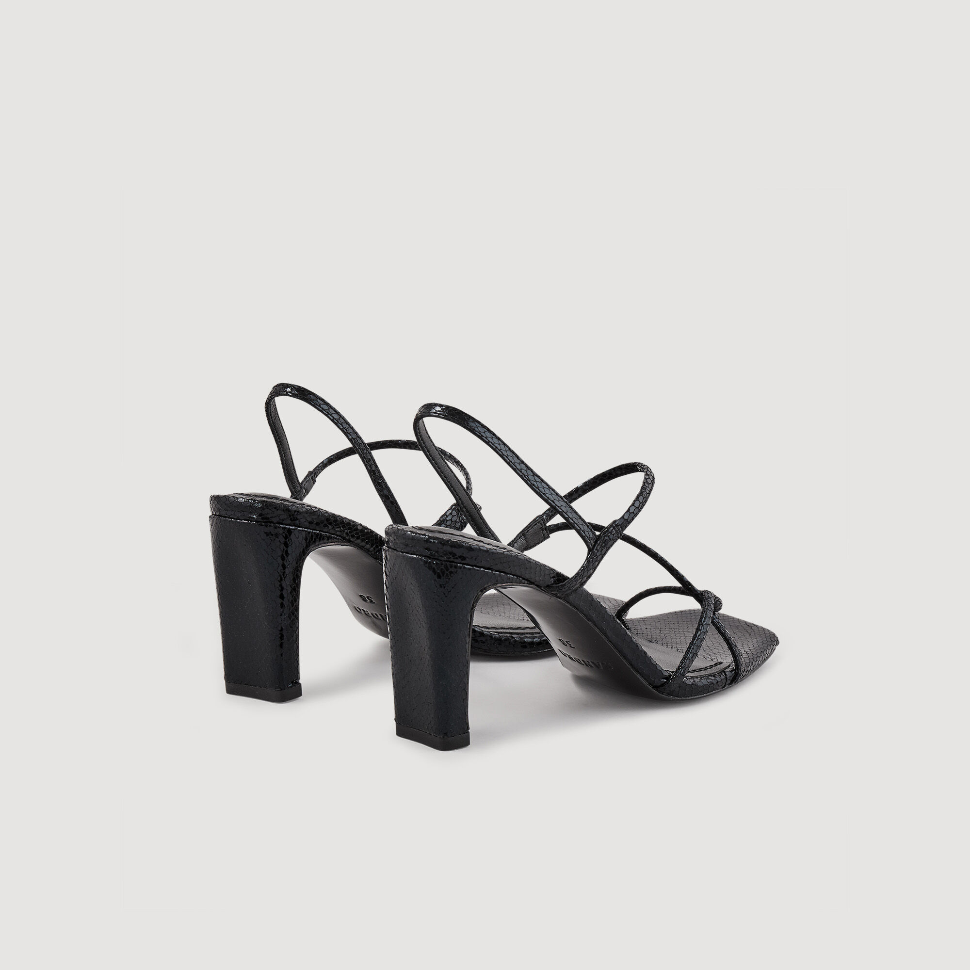 Sandalen mit schmalen Riemchen