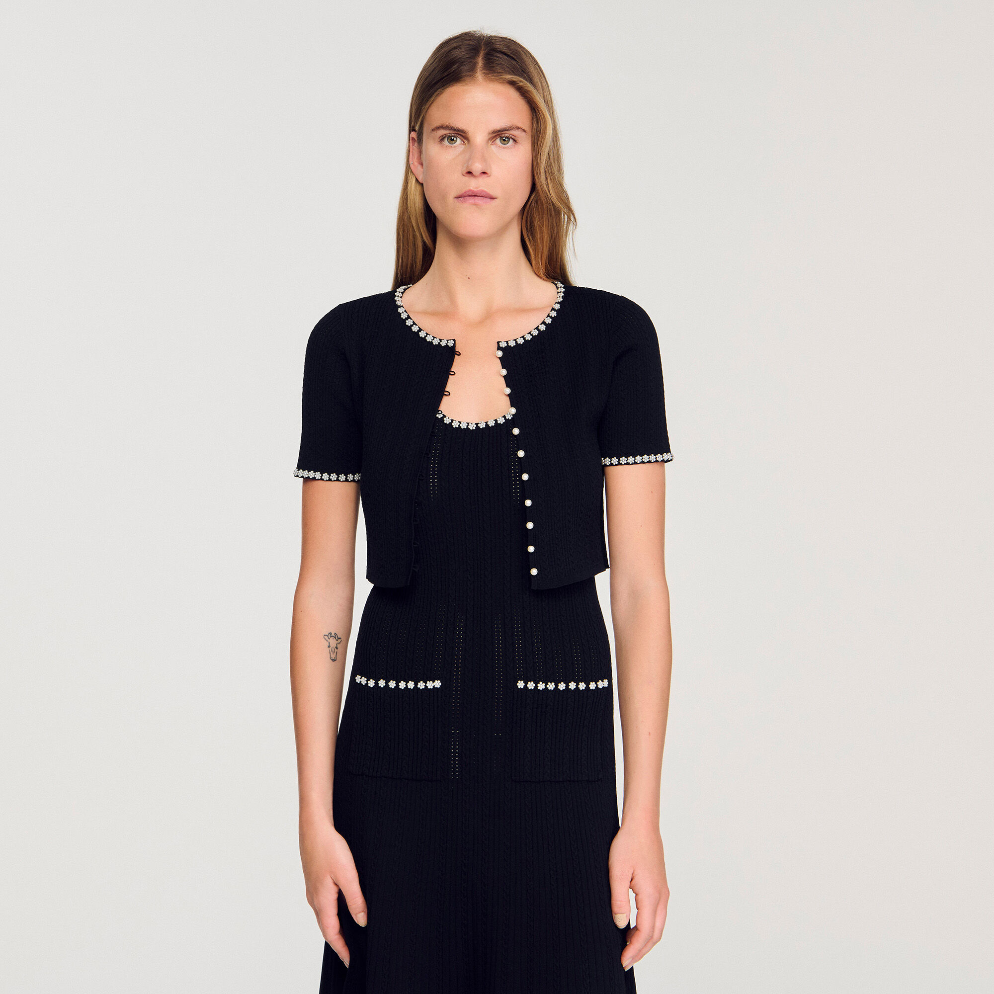 Kurzer Cardigan mit Perlen