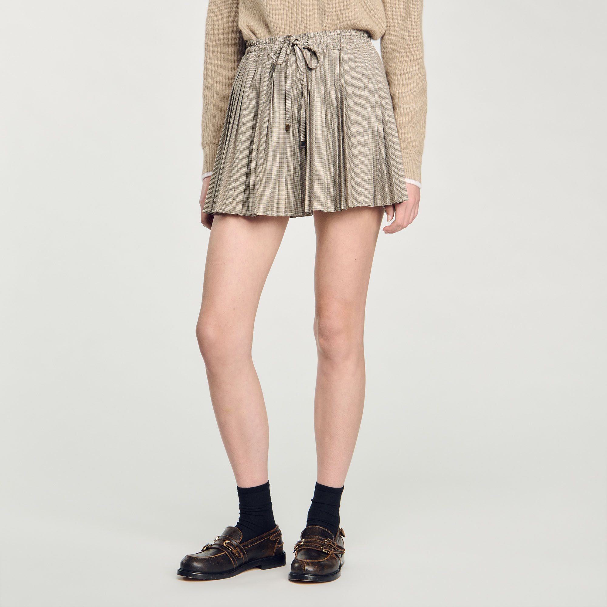 Short pleated skirt