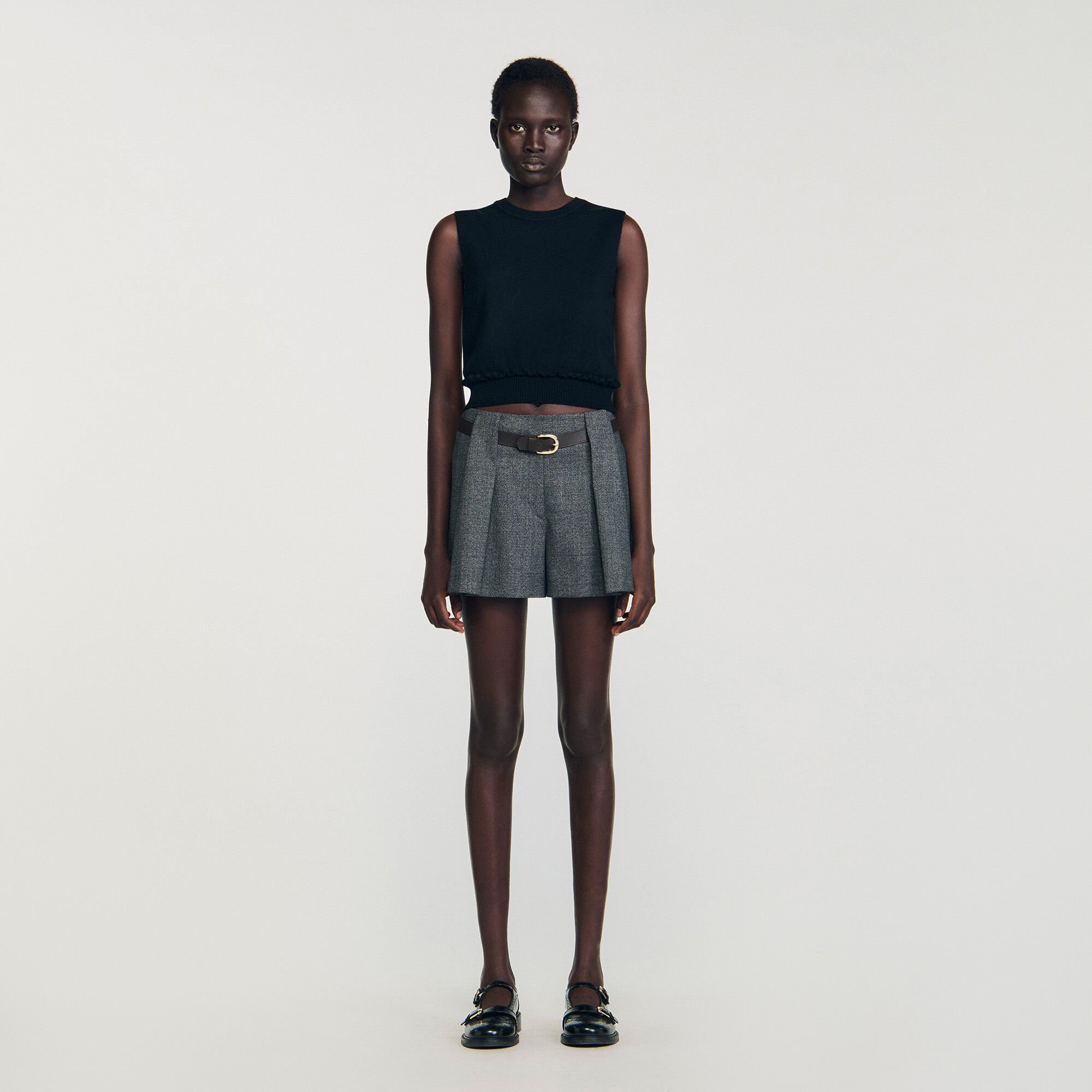 Pleated shorts with belt