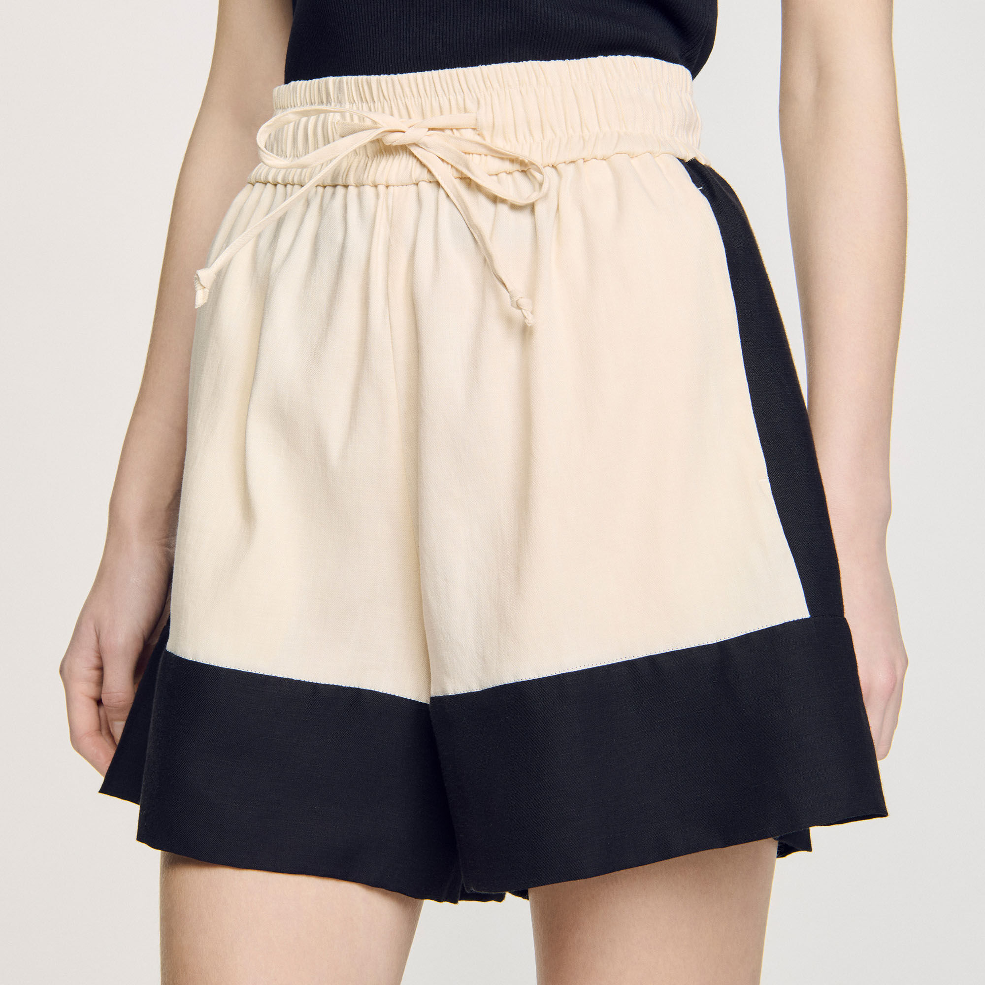 Short bicolore en lin