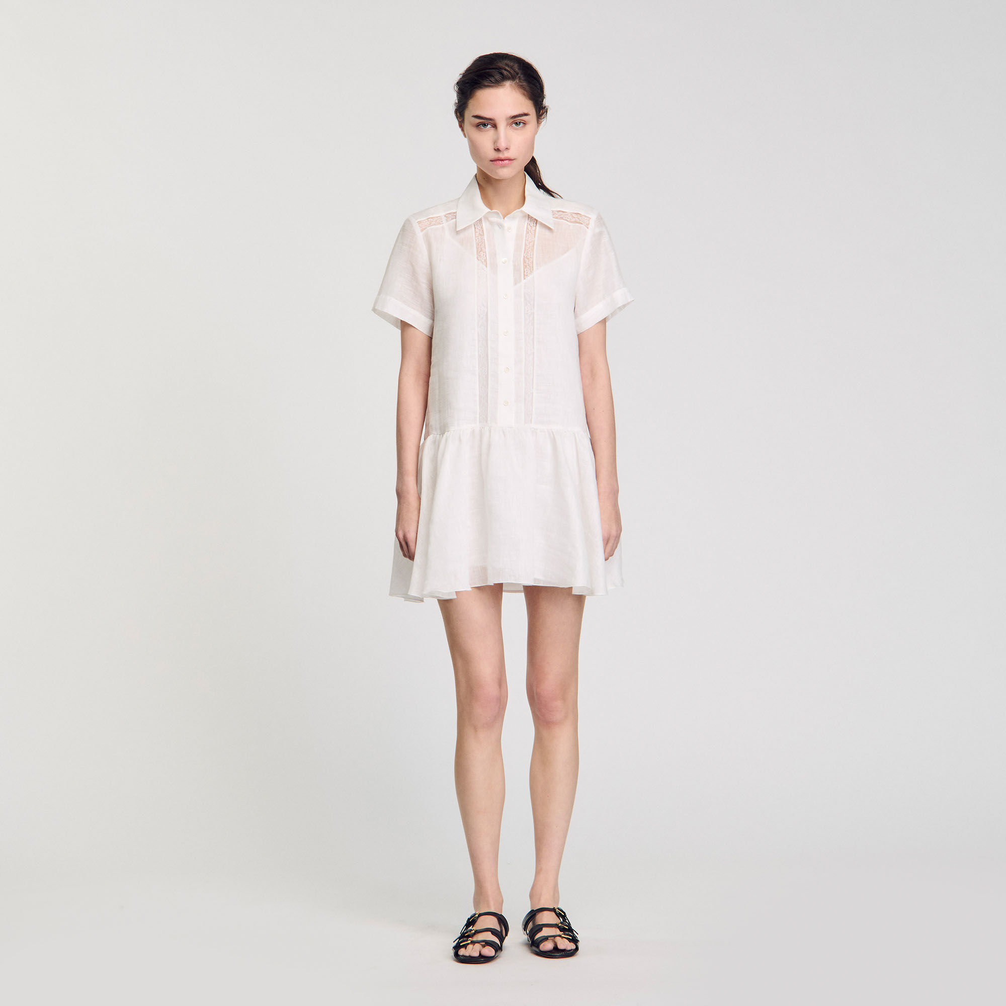 Kurzes Kleid mit Spitzendetails