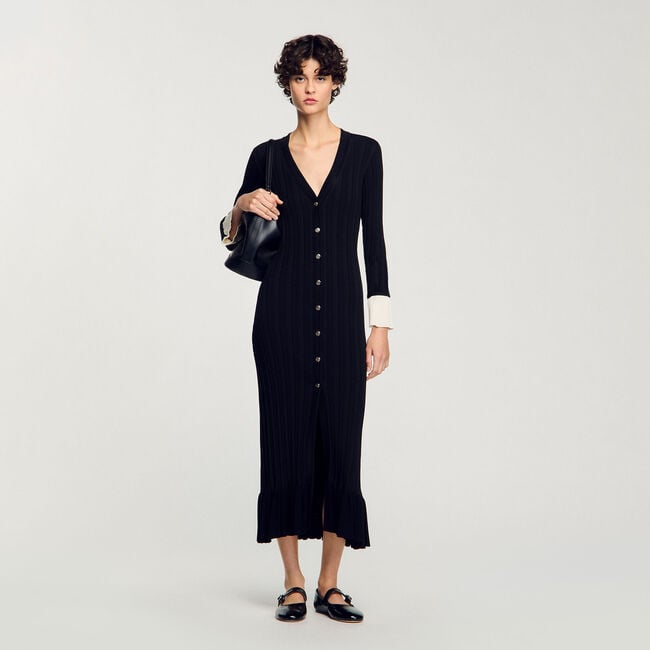 Robe longue en maille avec col V
