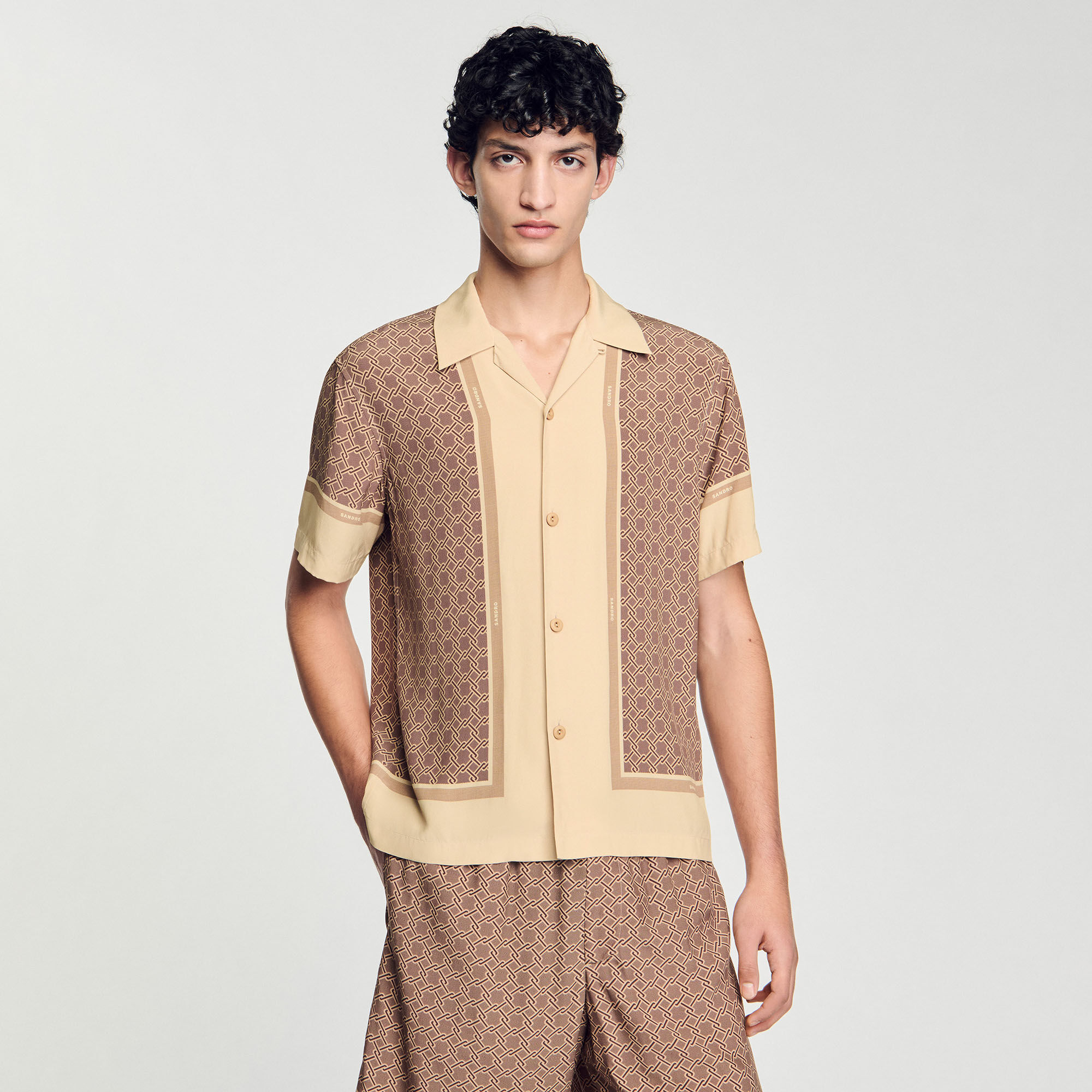 Short-sleeved patterned shirt