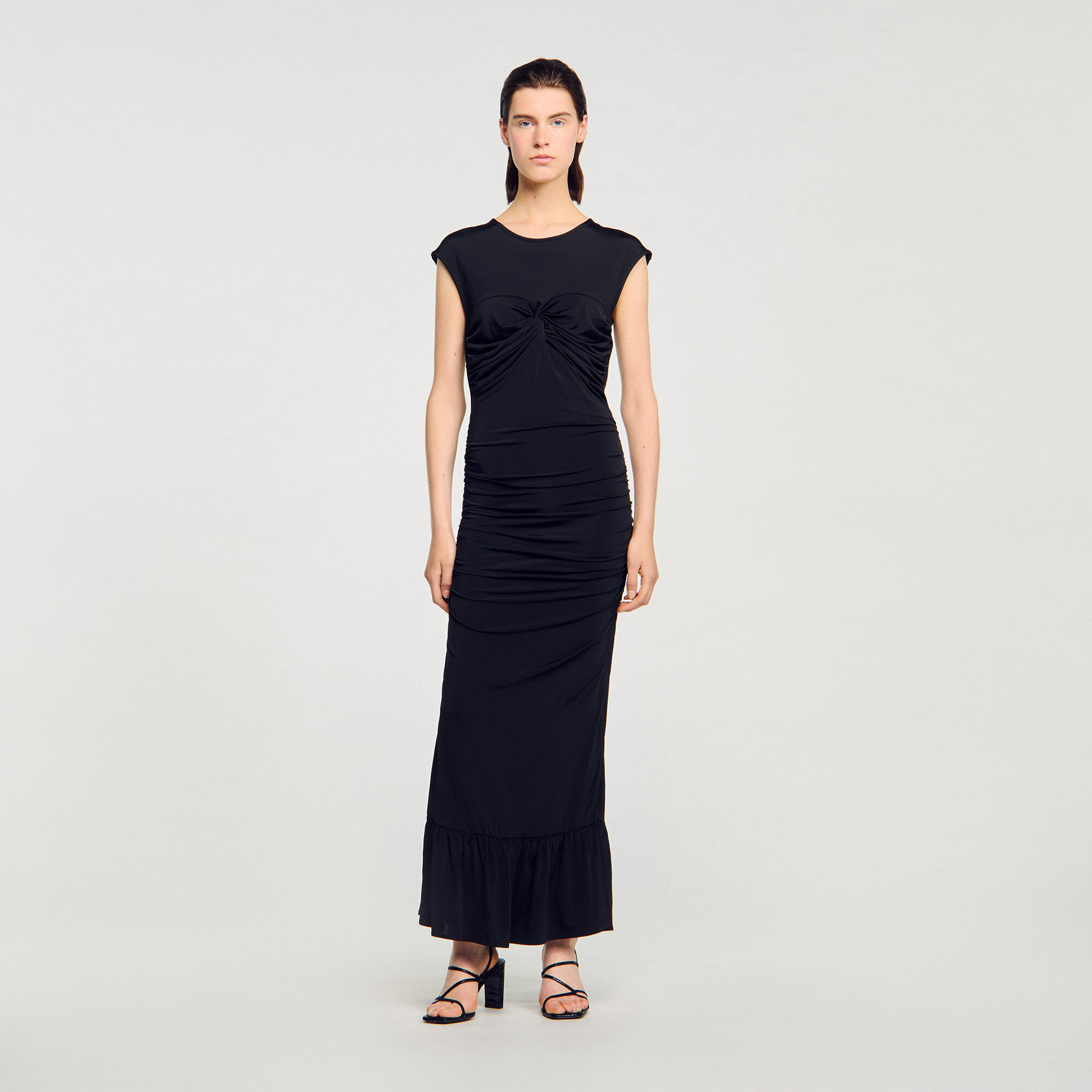 Langes drapiertes Kleid