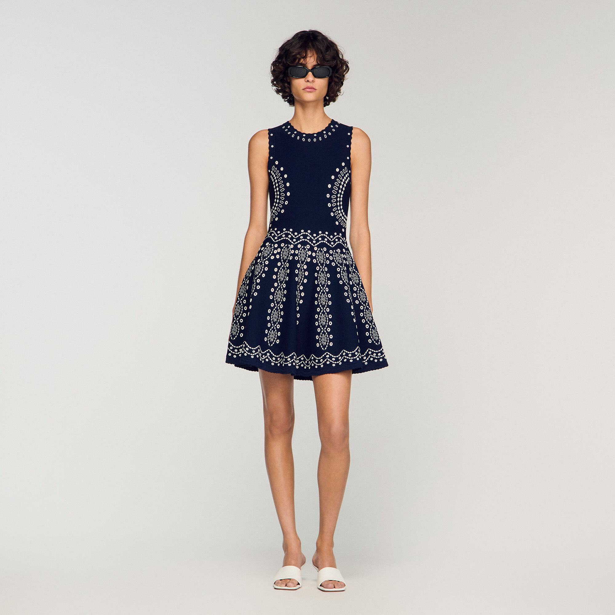 Kurzes Strickkleid mit Tuchmuster