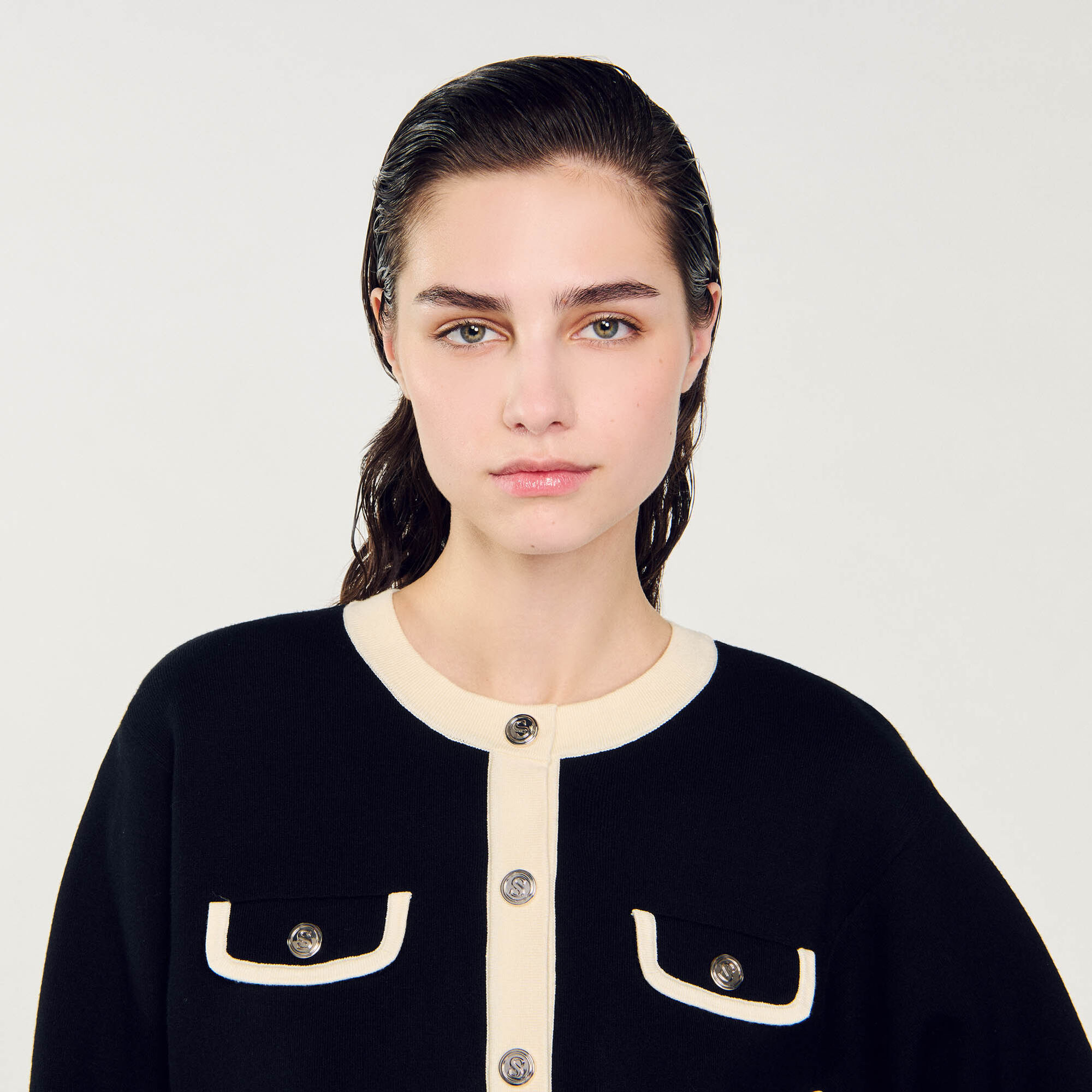 Zweifarbiger Cardigan mit Knöpfen