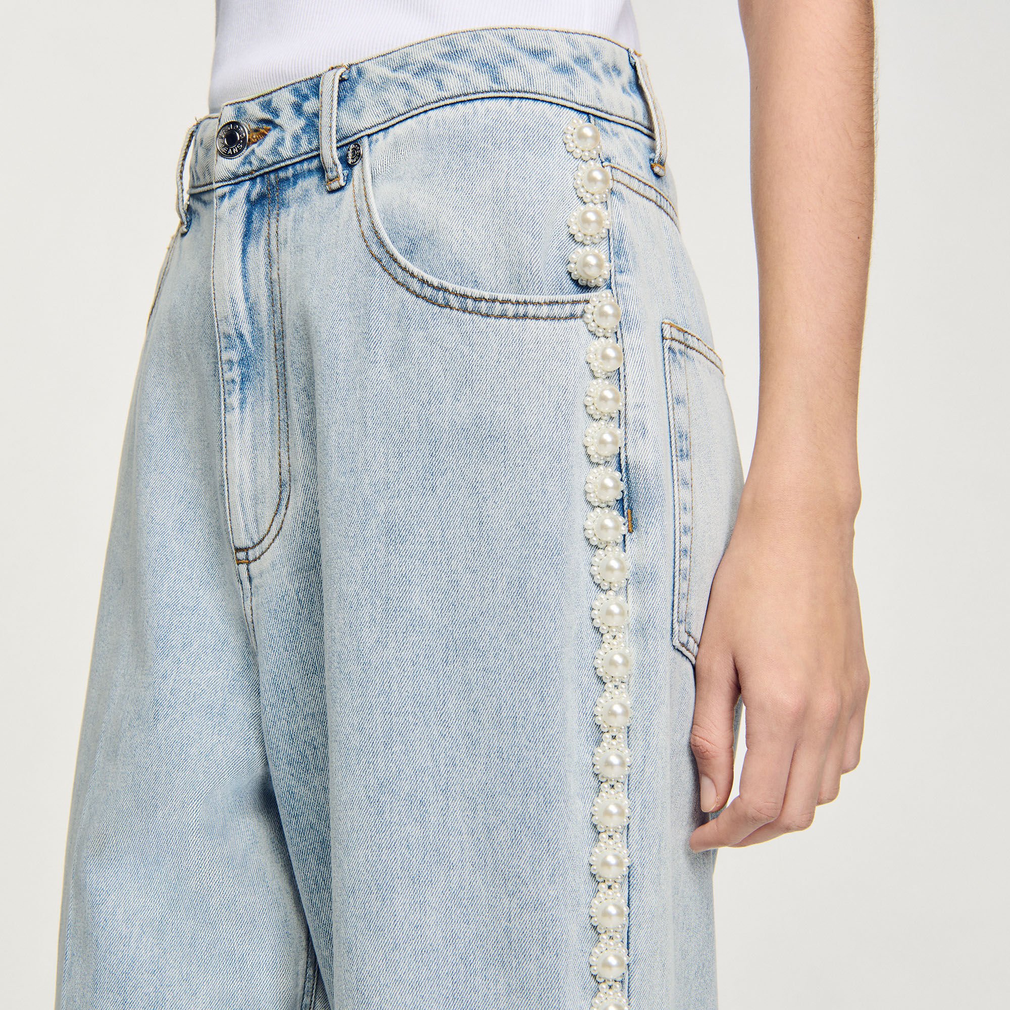 Jeans mit Perlenbesatz
