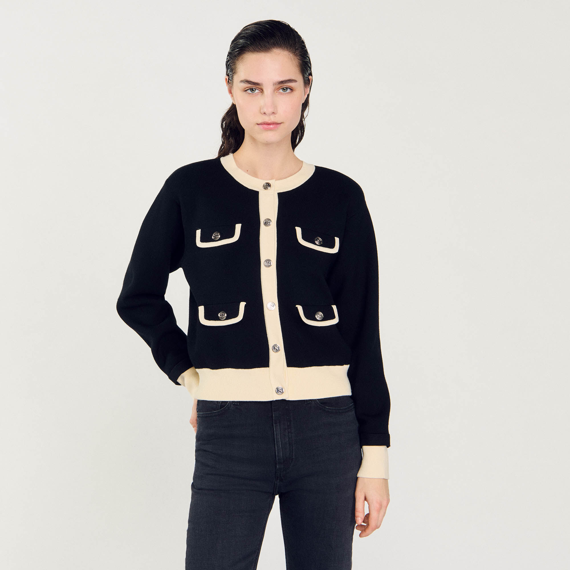Zweifarbiger Cardigan mit Knöpfen
