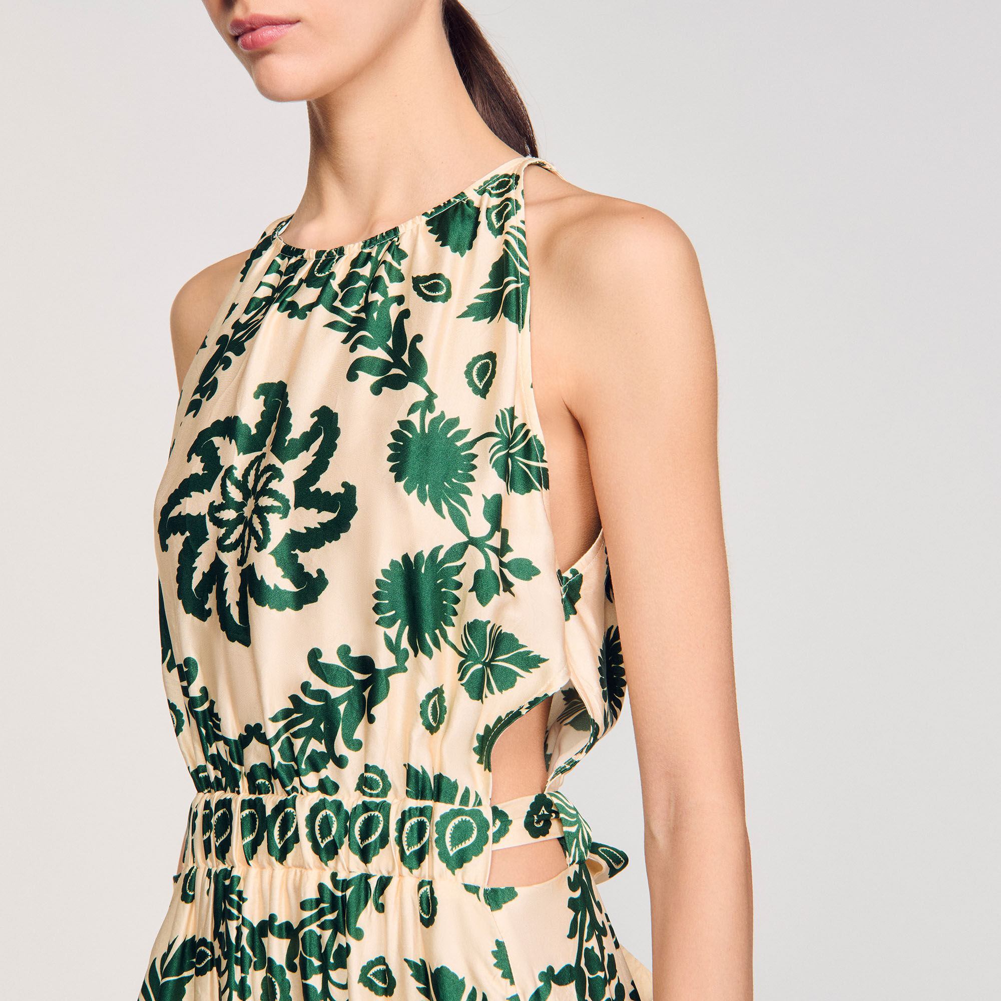 Langes Kleid mit Blätterdruck