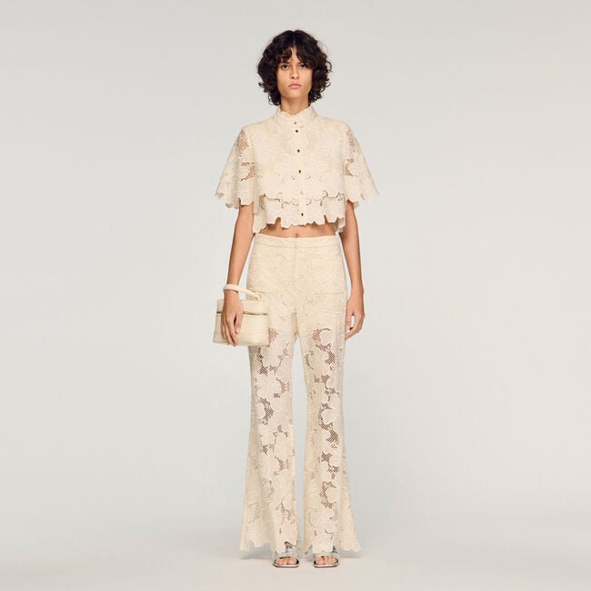 Kurzes Hemd aus floraler Guipure