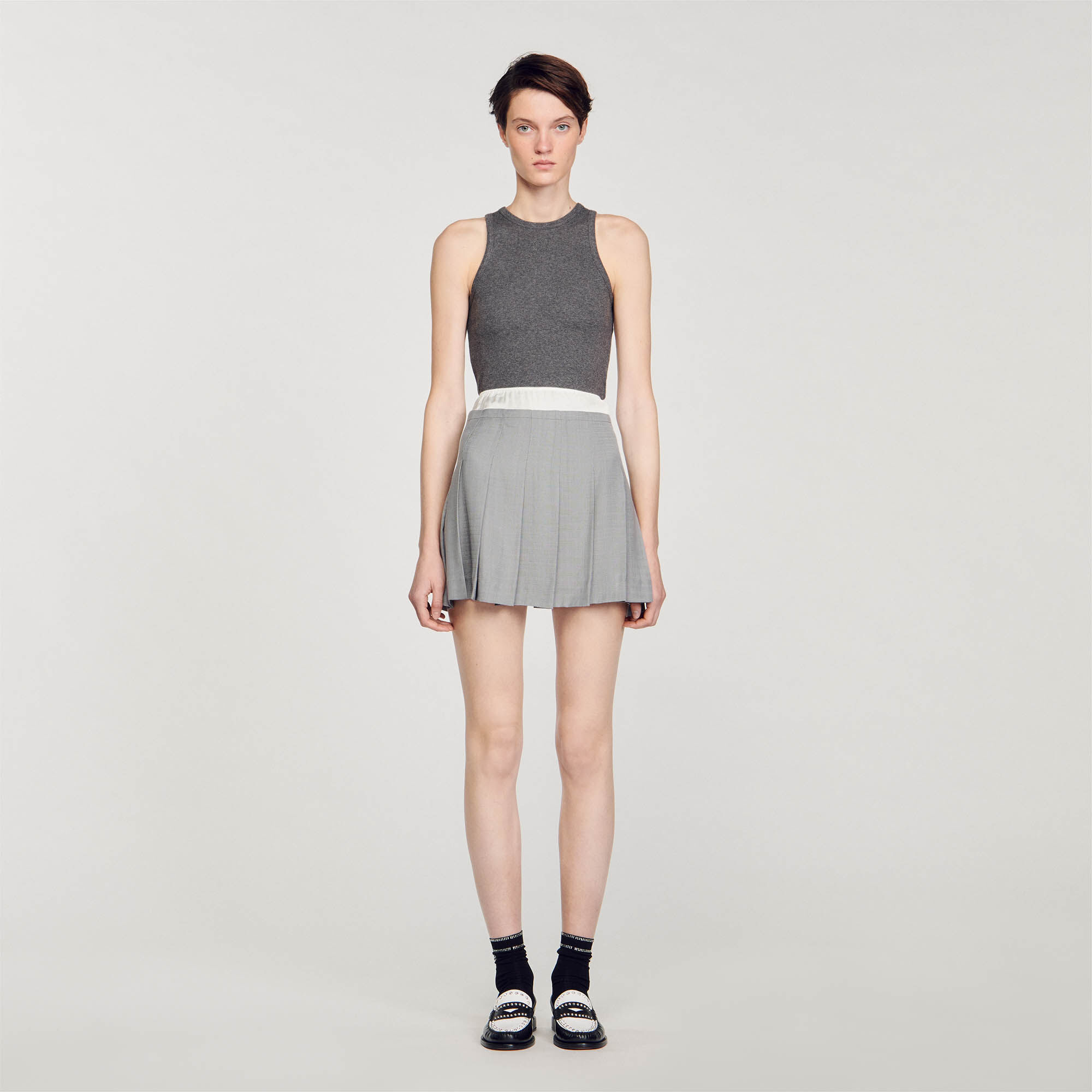 Short pleated skirt
