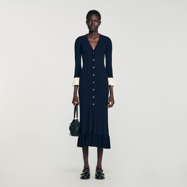 Langes zweifarbiges Strickkleid