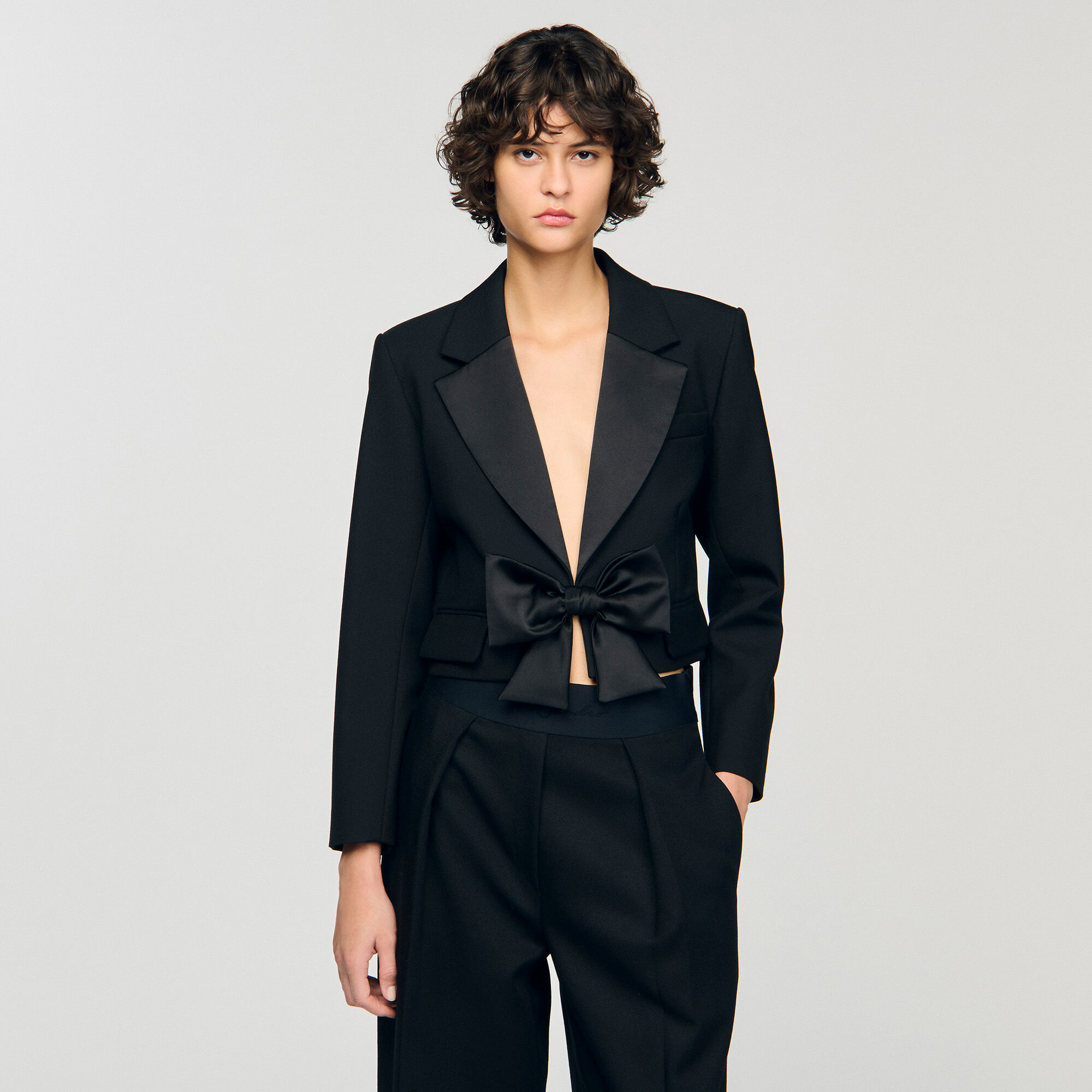 Veste courte à nœud satiné
