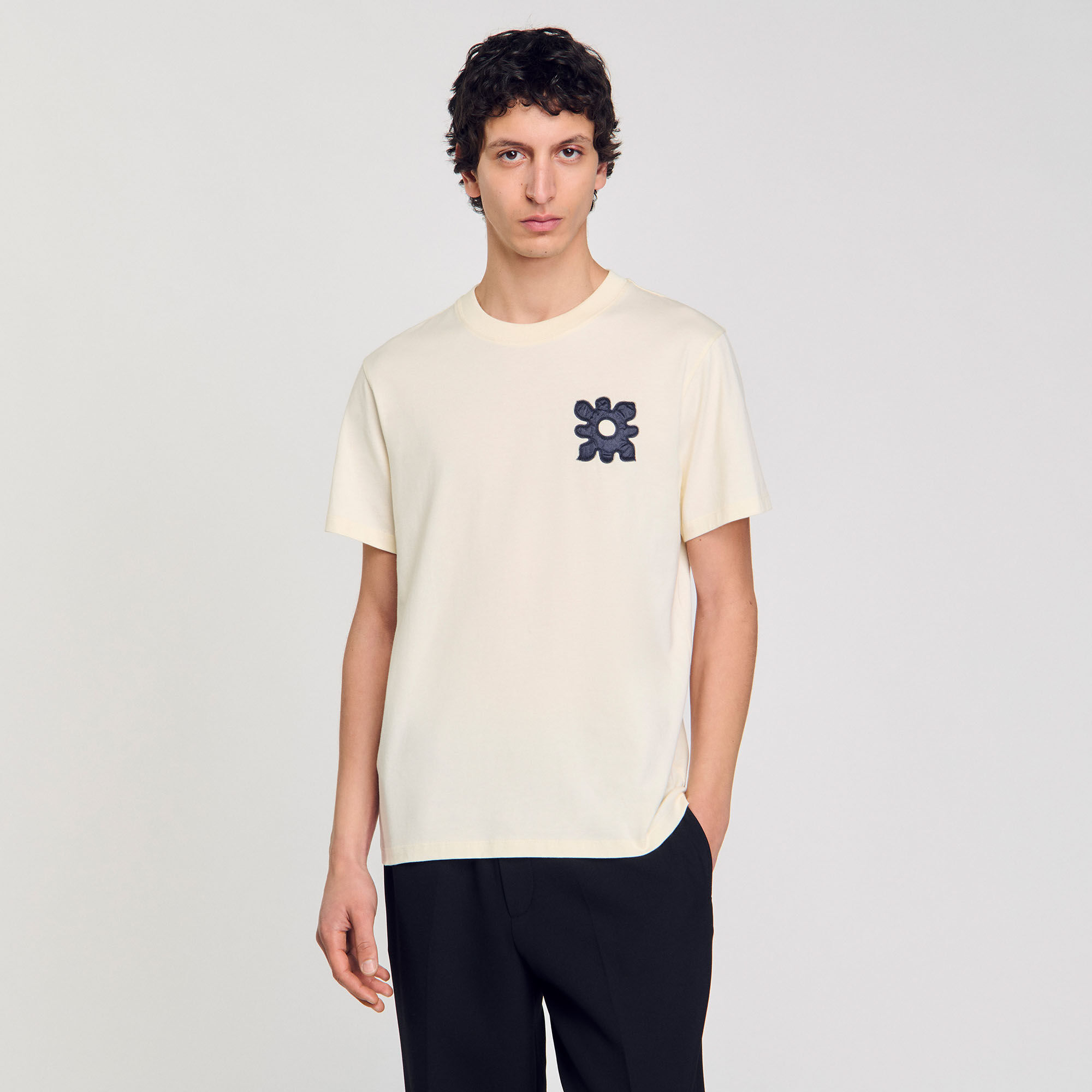 T-Shirt mit Blumendetail