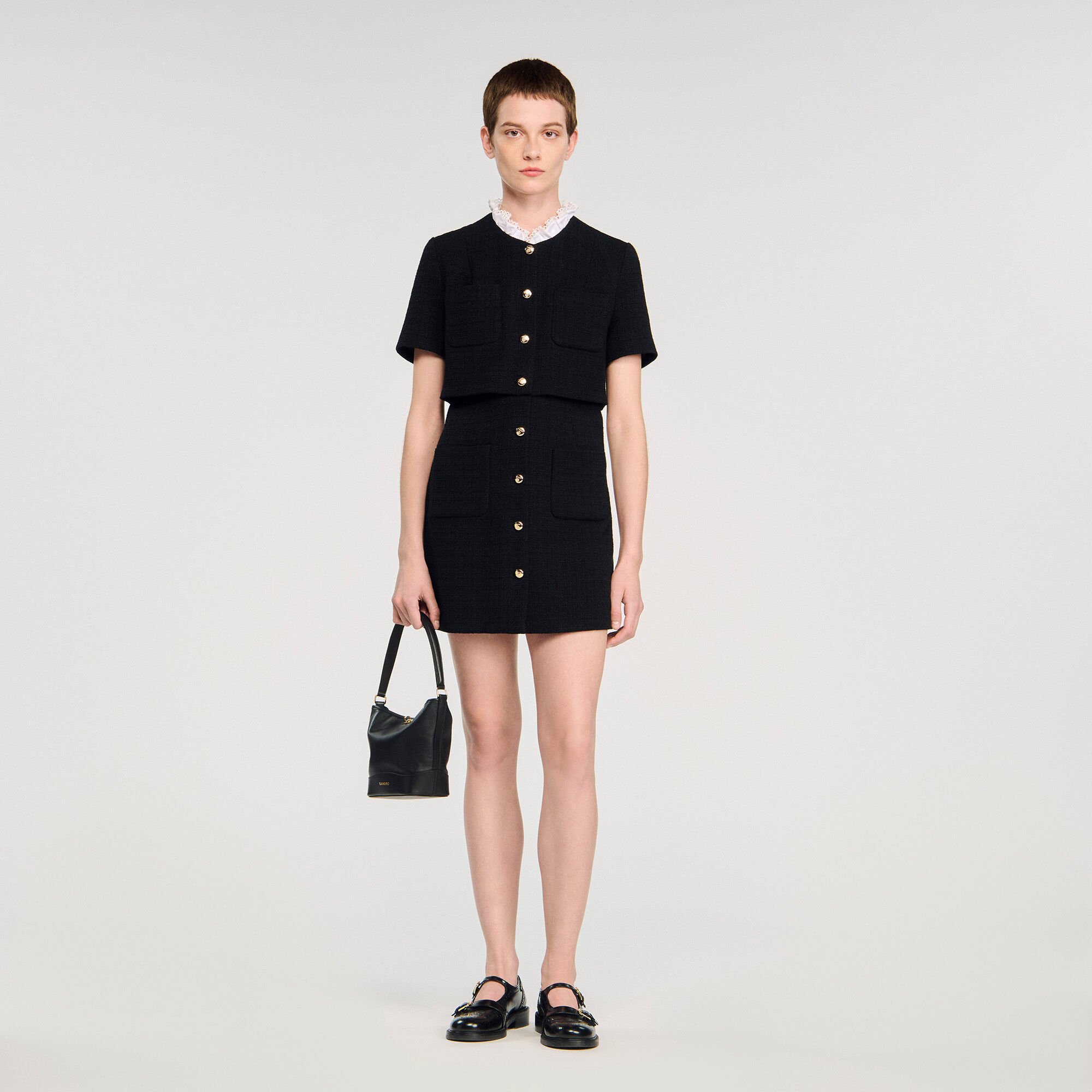 Short dress with detachable collar