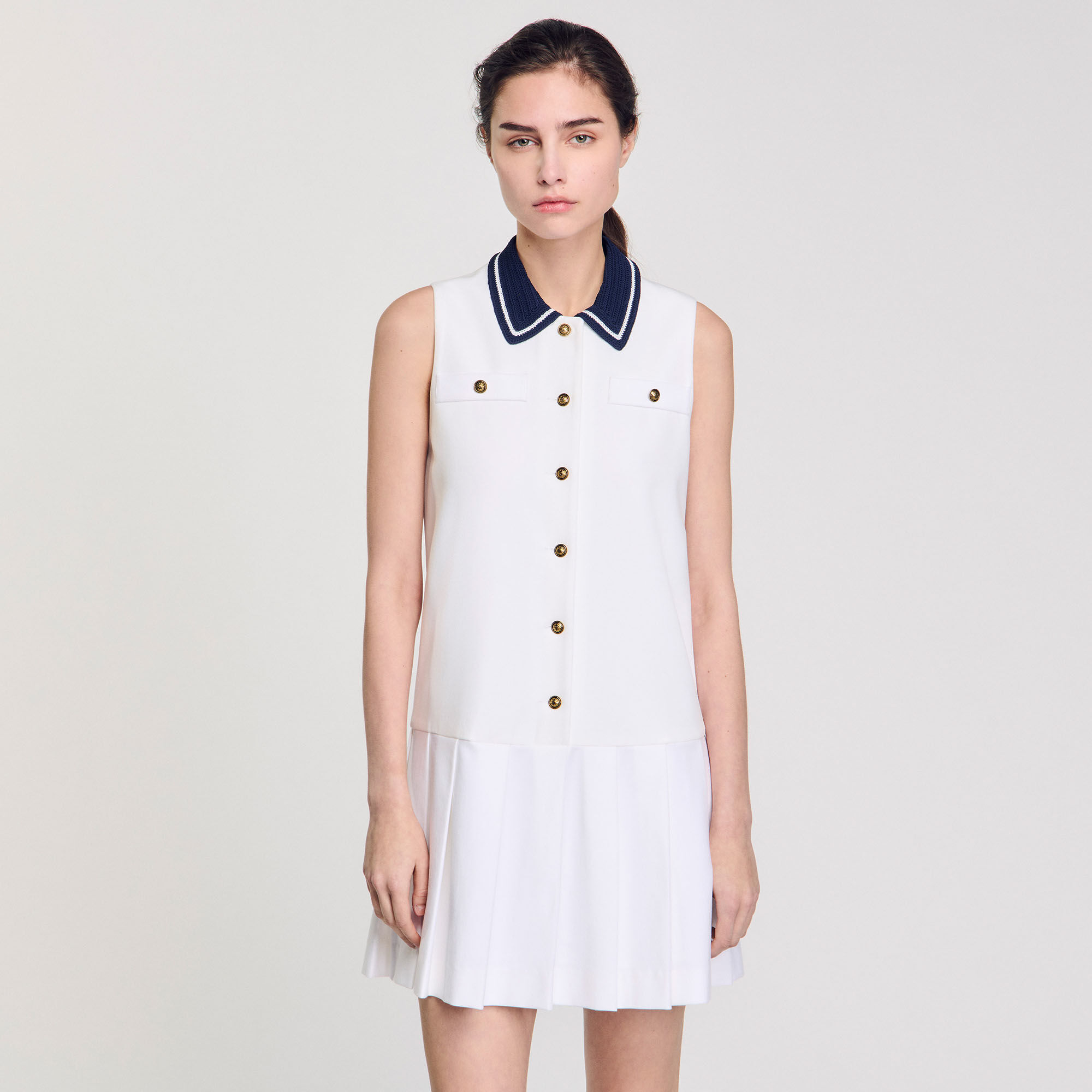 Robe courte à col contrasté