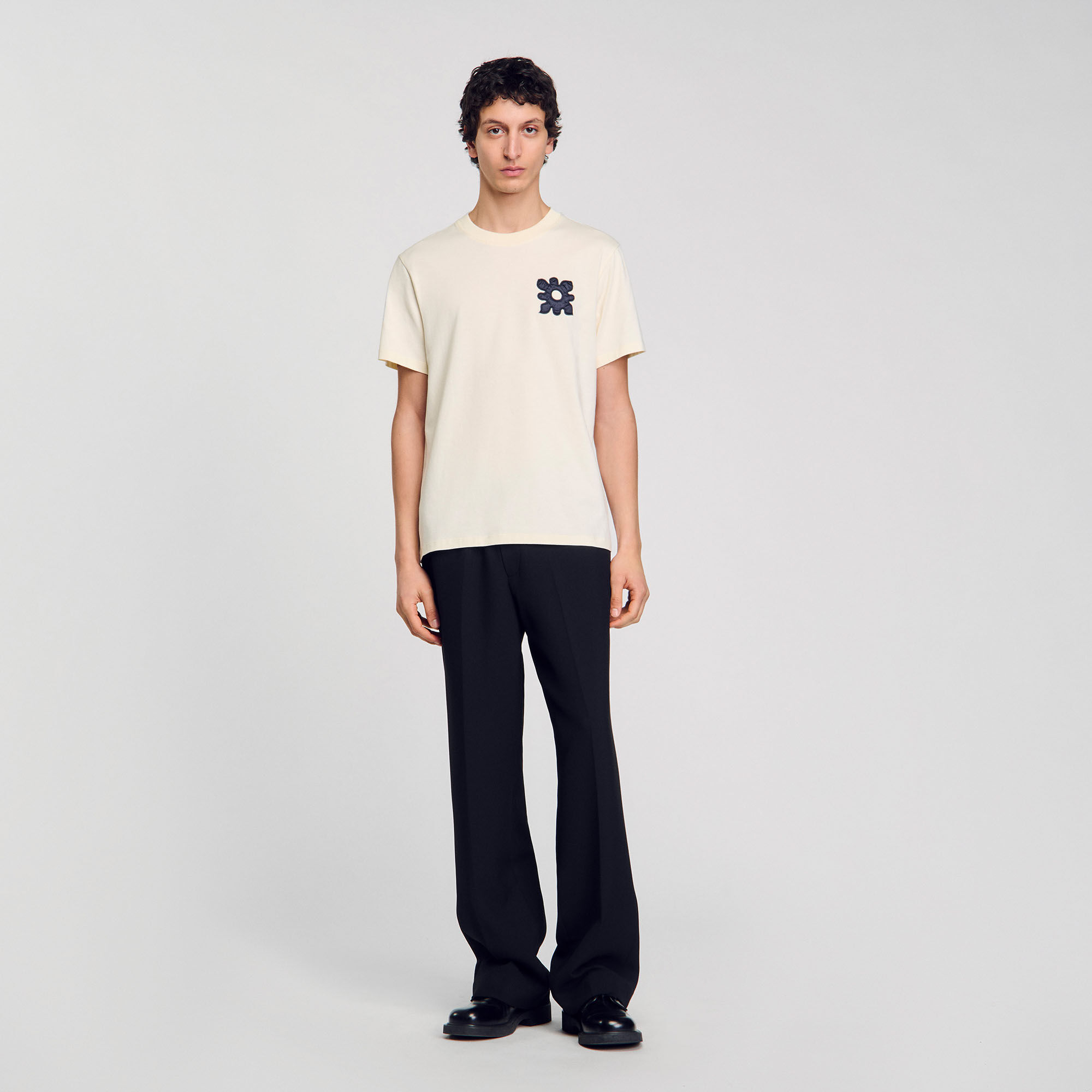 T-Shirt mit Blumendetail