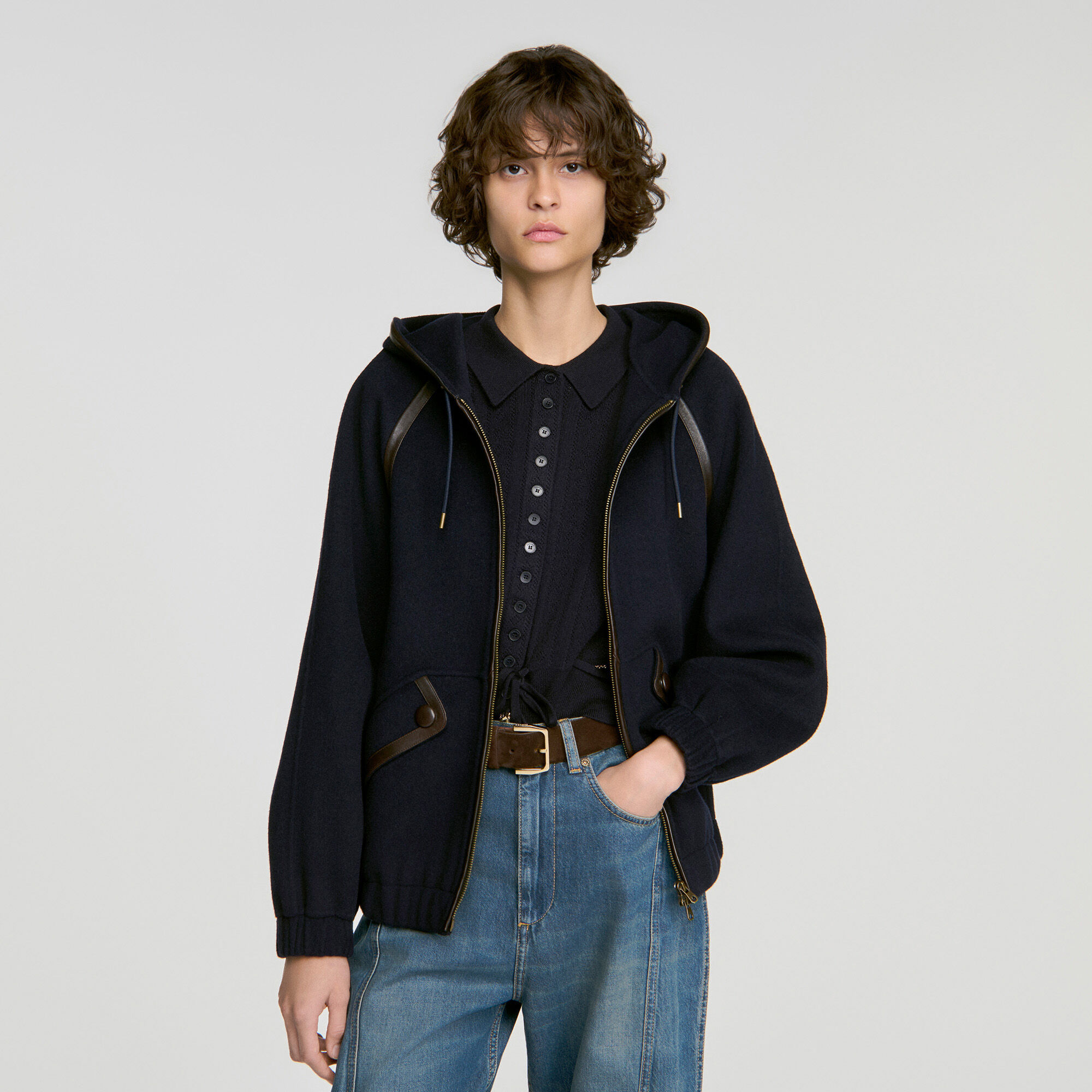 Manteau &agrave; capuche en laine et cuir