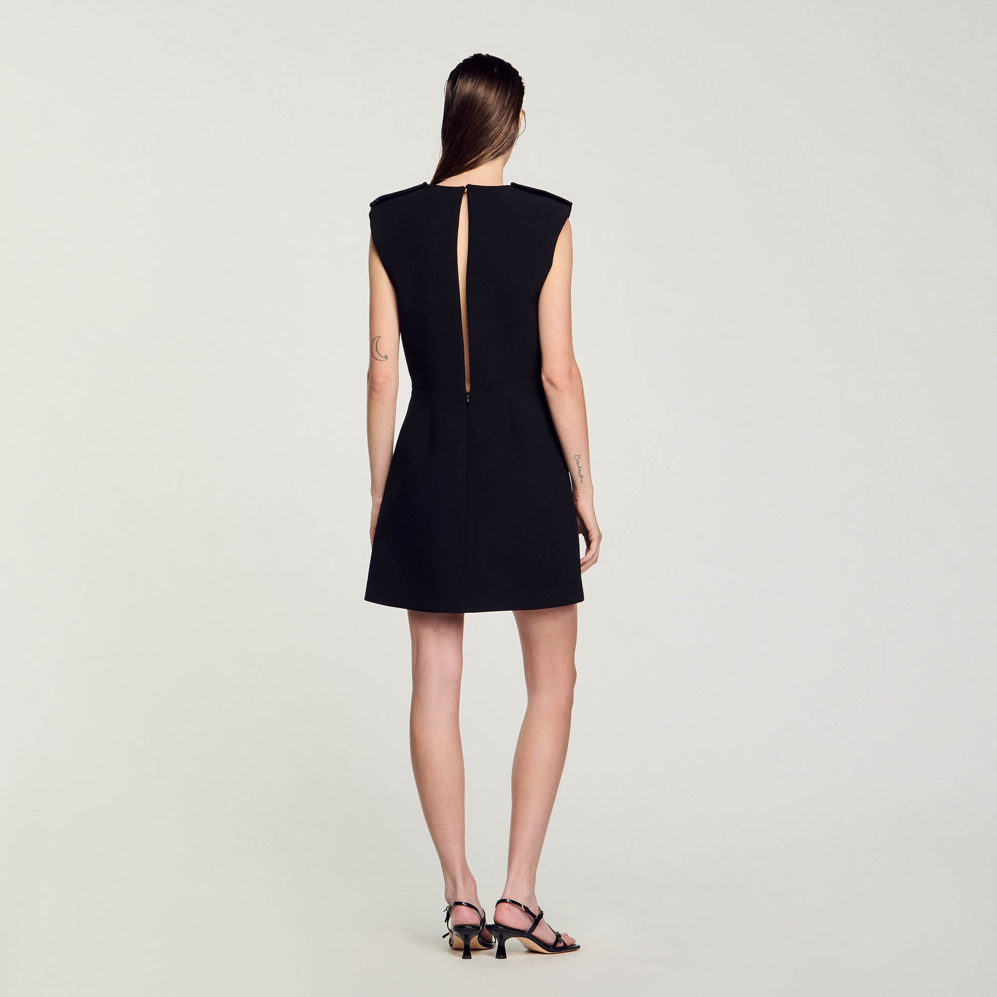 Kurzes Kleid mit Schleife
