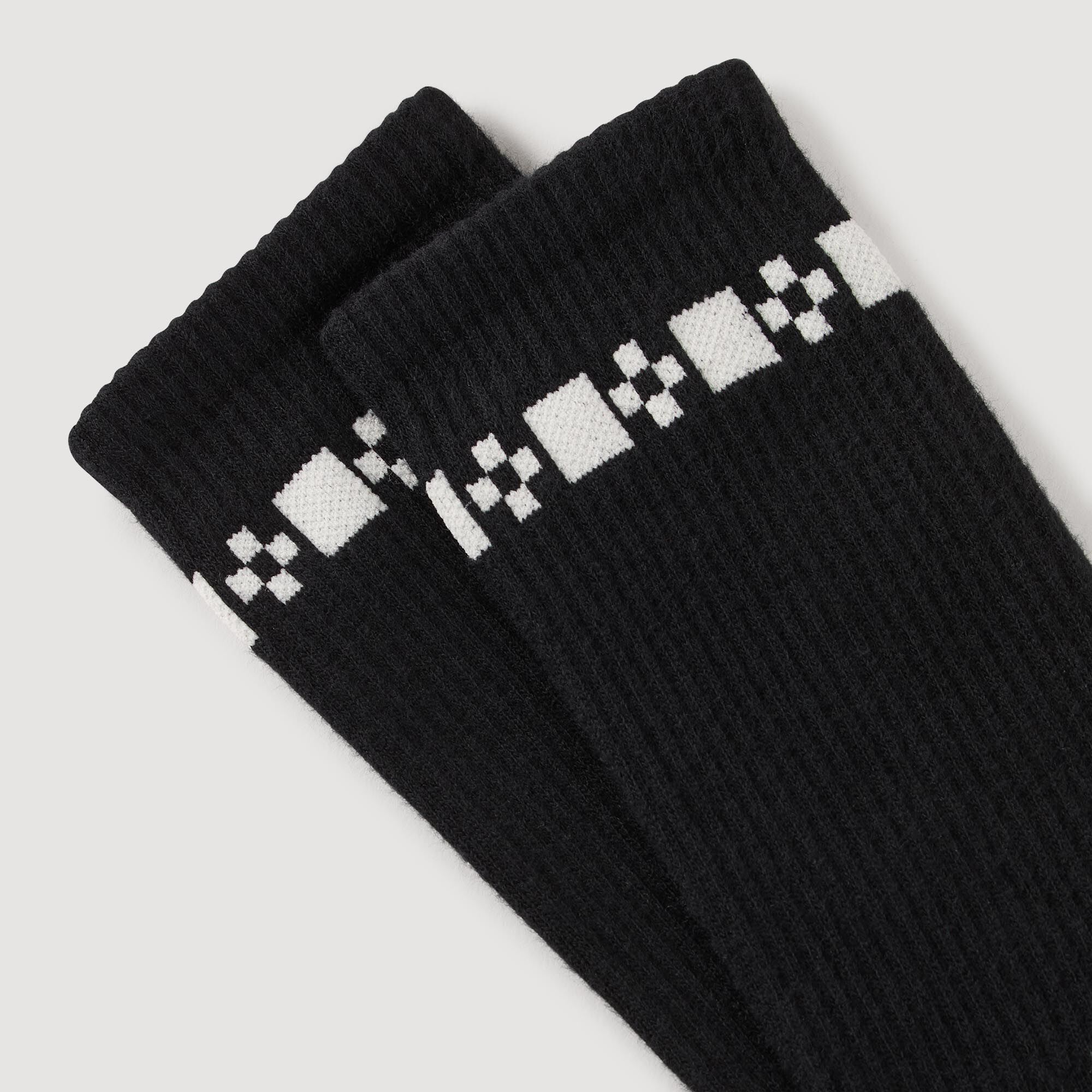 Socken mit Stickerei