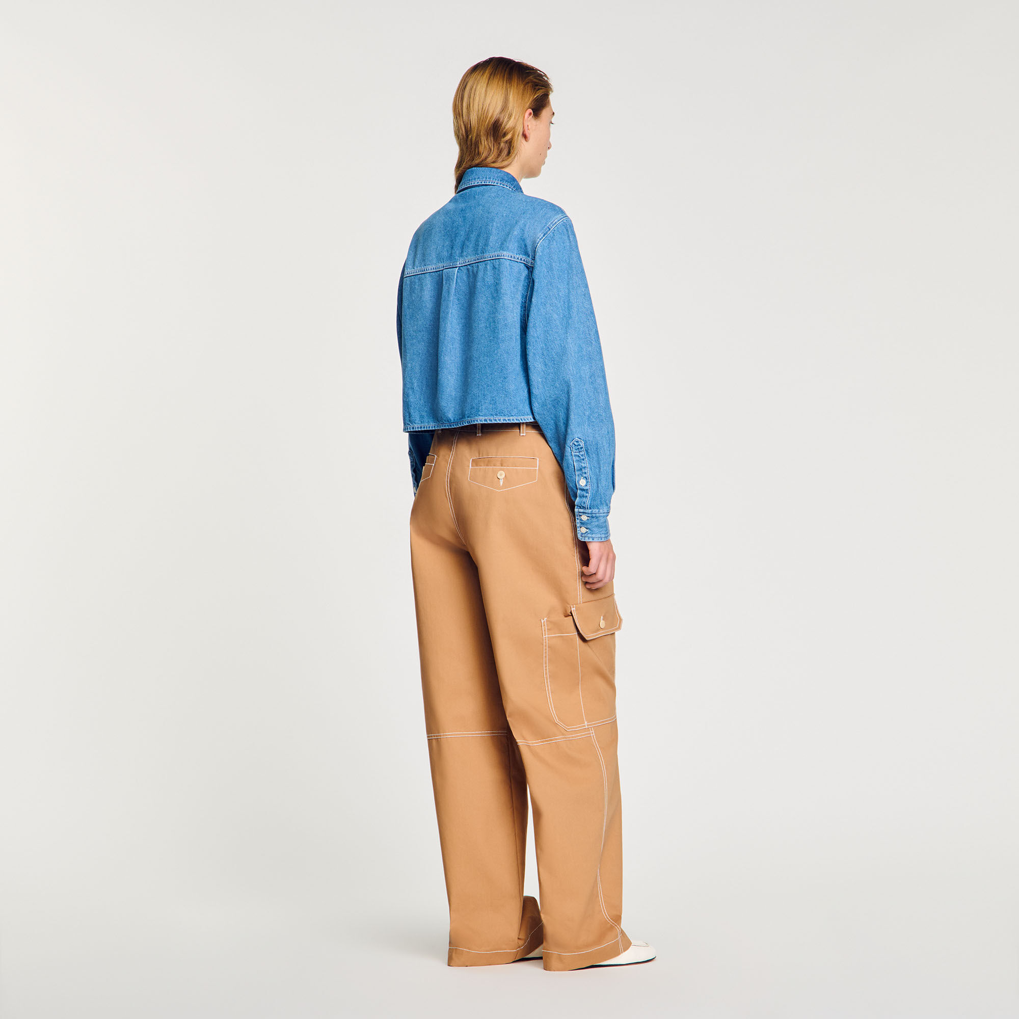 Chemise courte en denim brodée