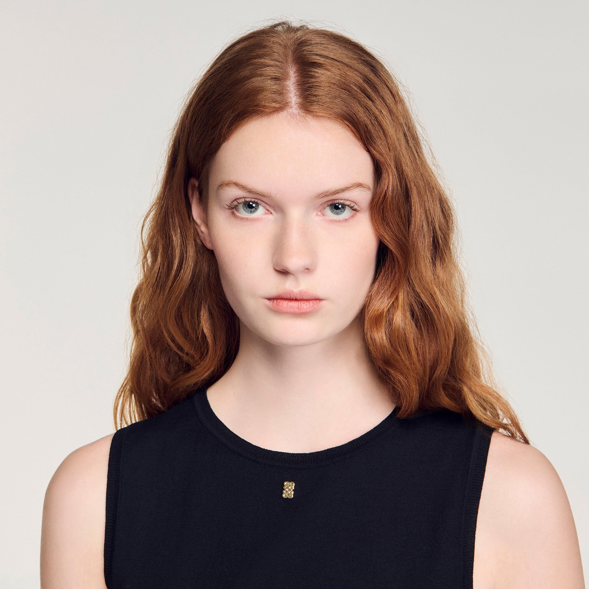 Pull court sans manches en maille