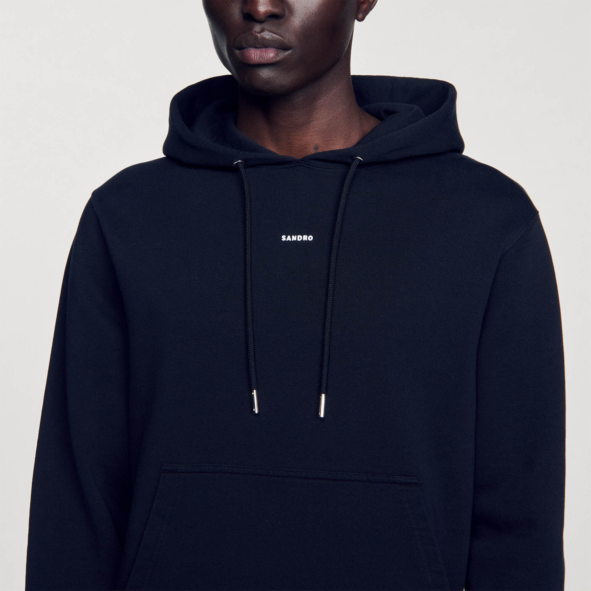 Sweatshirt à capuche logo brodé