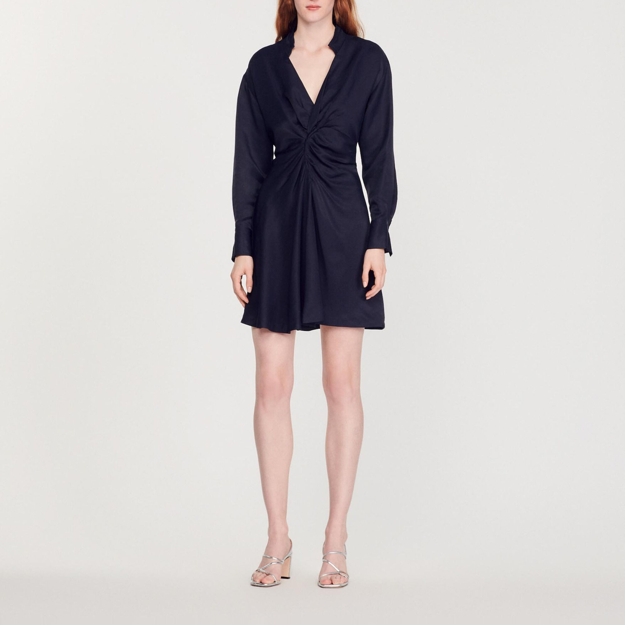 Robe courte à manches longues