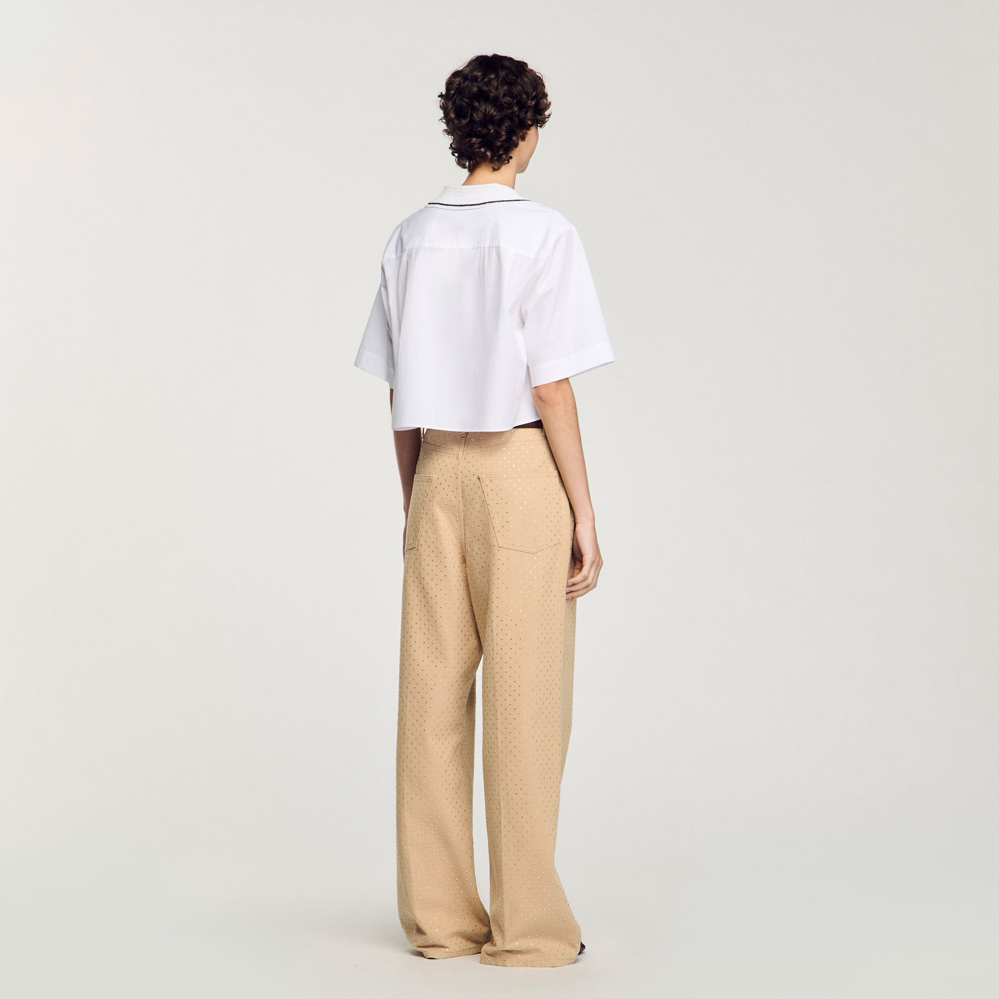 Chemise à col en crochet