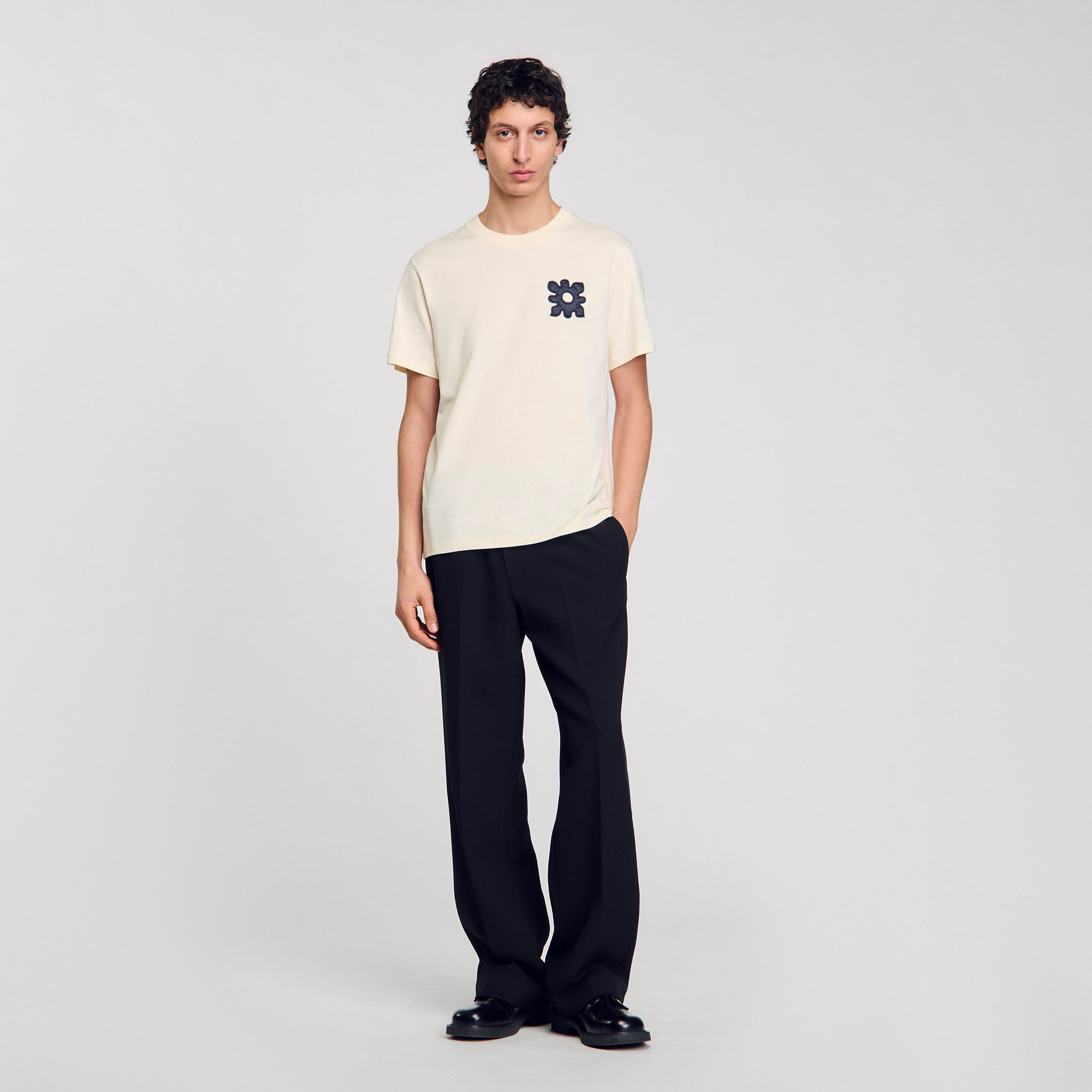 T-Shirt mit Blumendetail