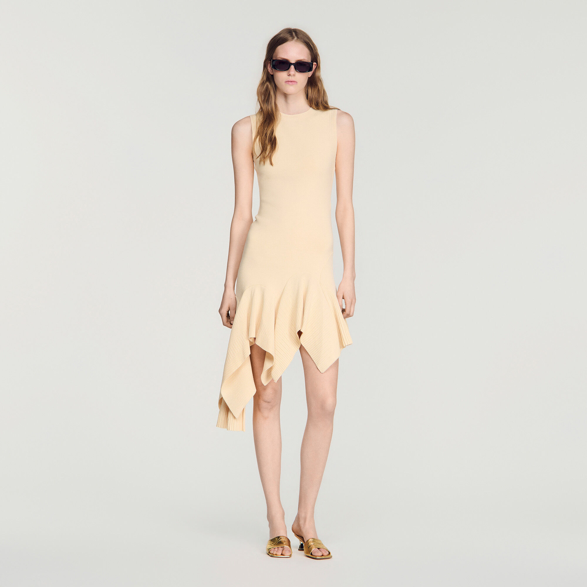 Robe en maille asym&eacute;trique