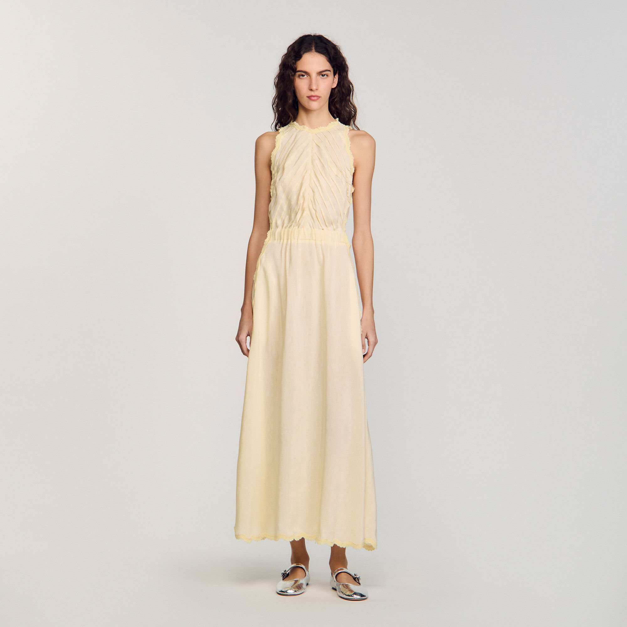 Robe longue  à détails dentelle 