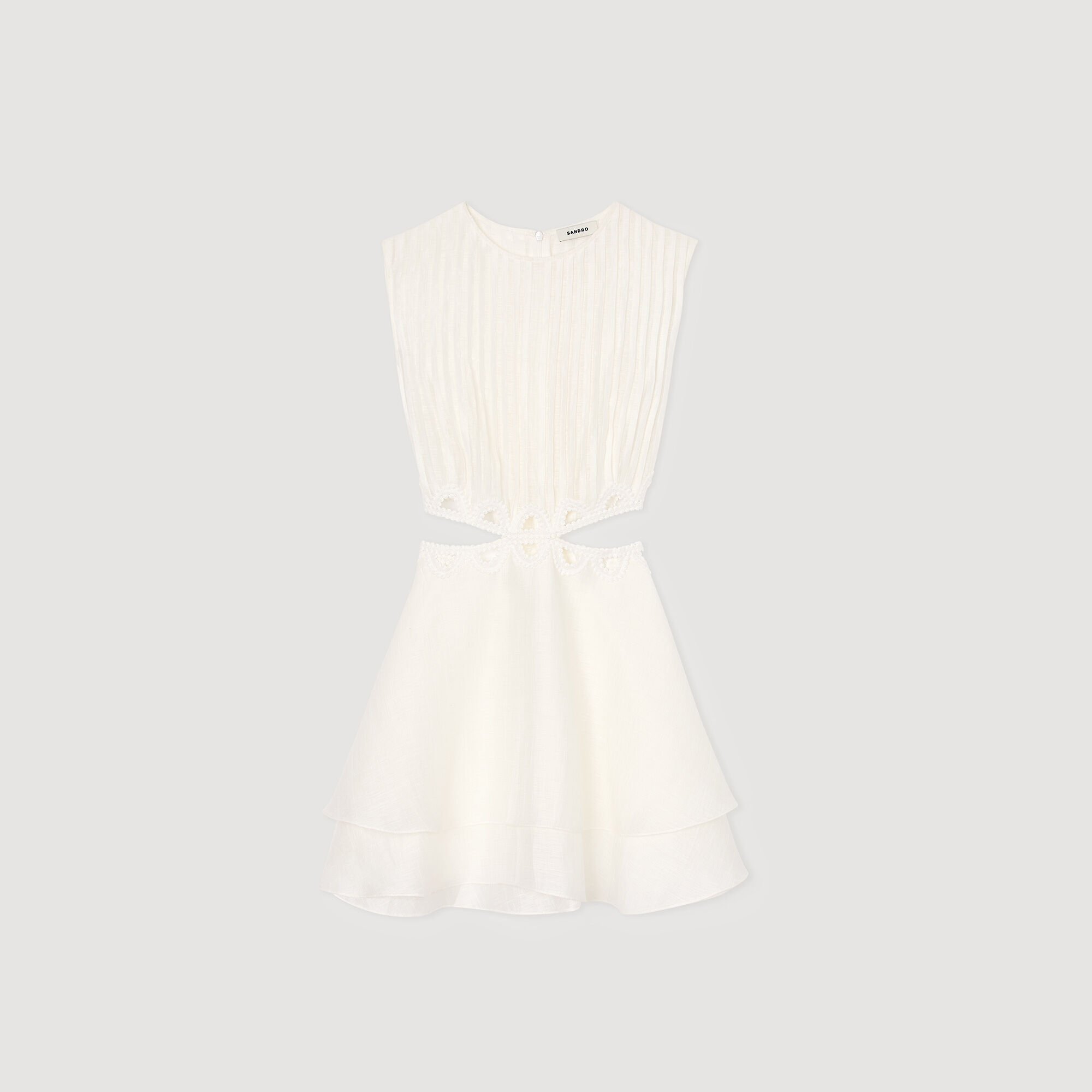 Kurzes Kleid mit Ausschnitten