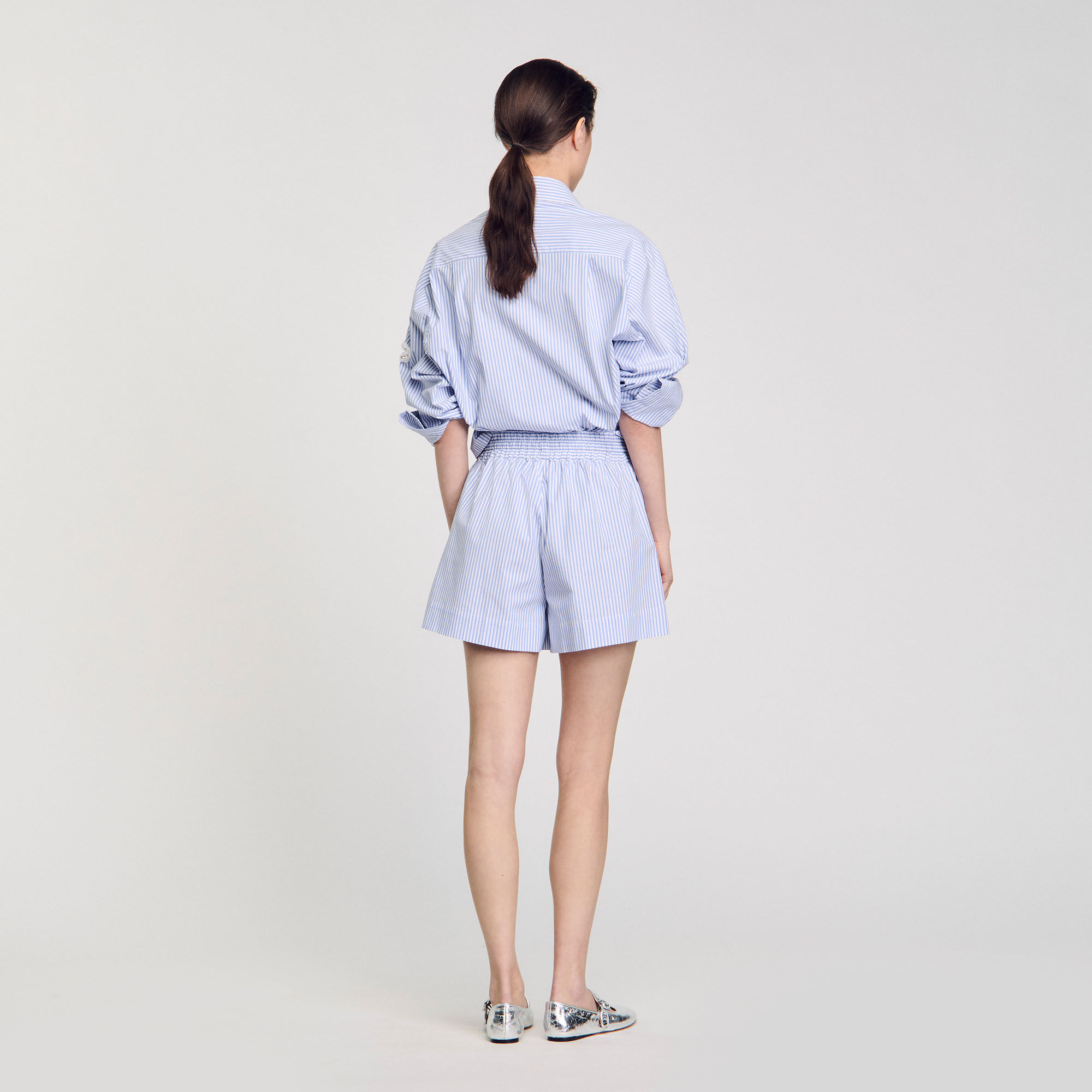 Short à rayures et détail fleur