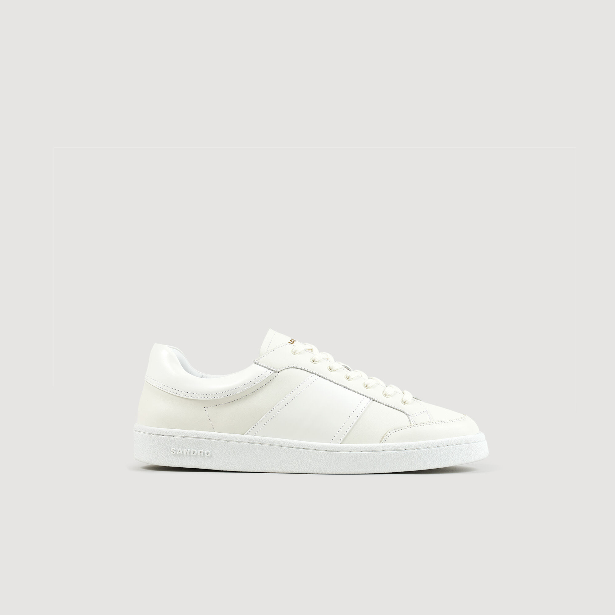 Low-top trainers
