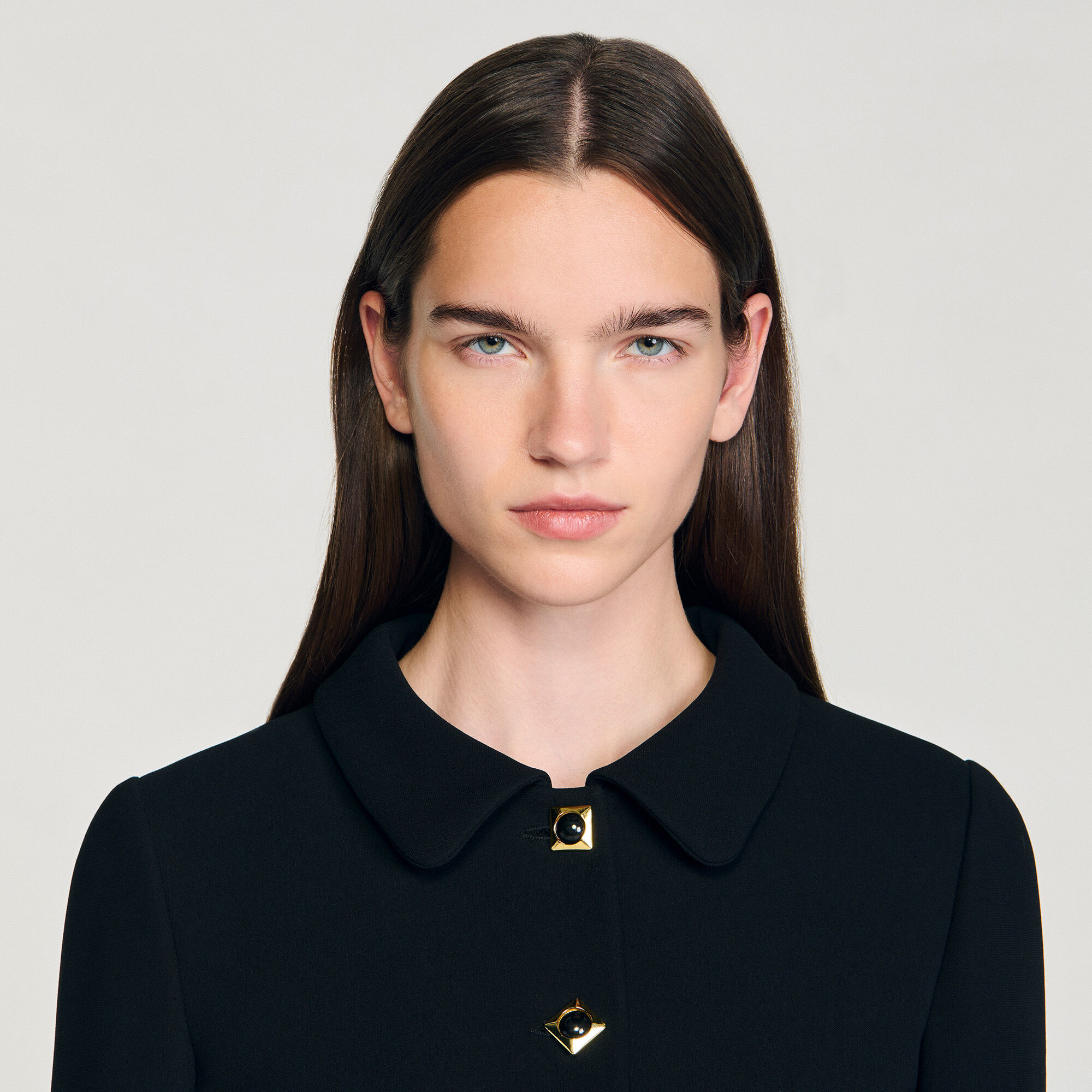 Veste courte à boutons bijou