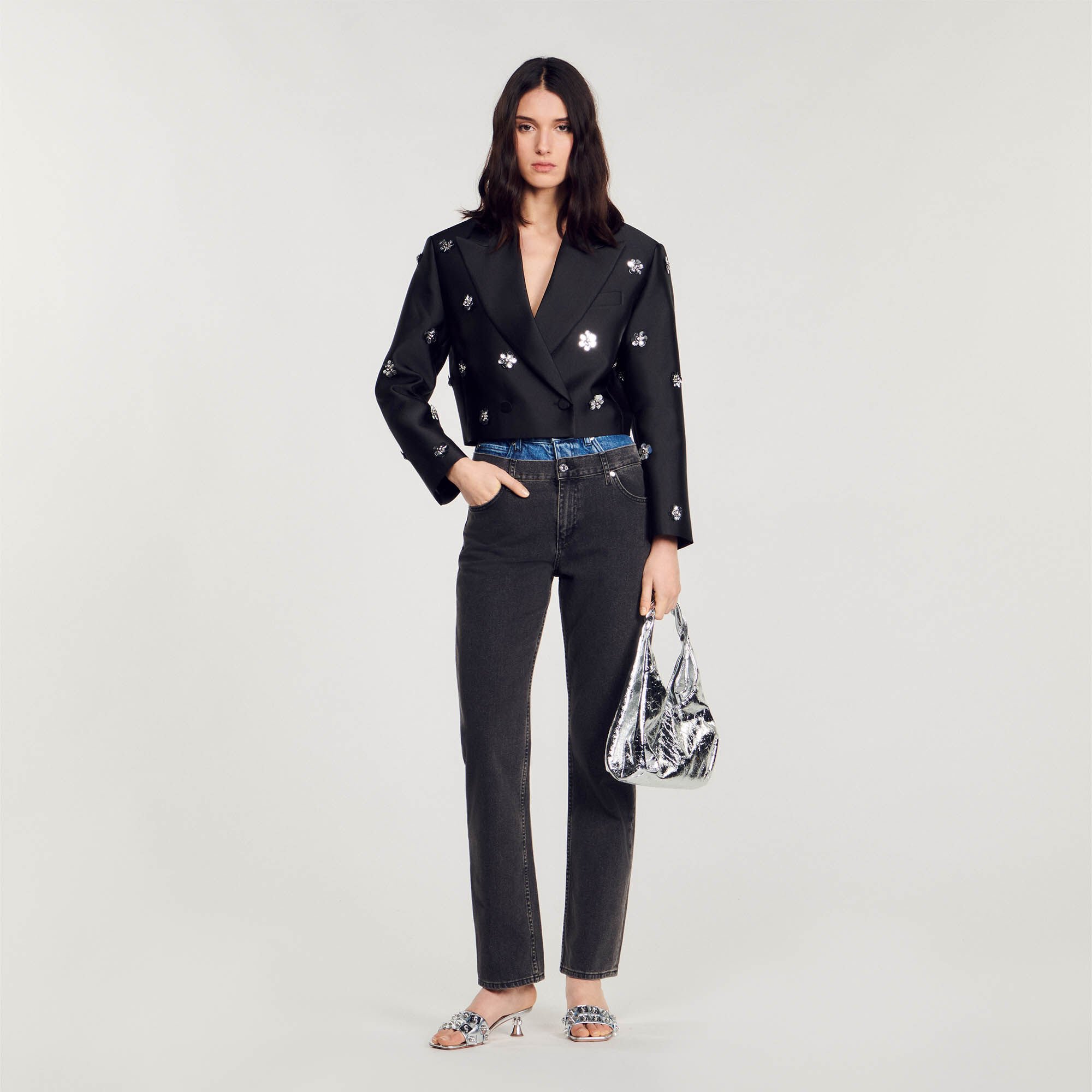 Veste courte satinee ornee de fleurs gris noir pour femme Sandro Paris