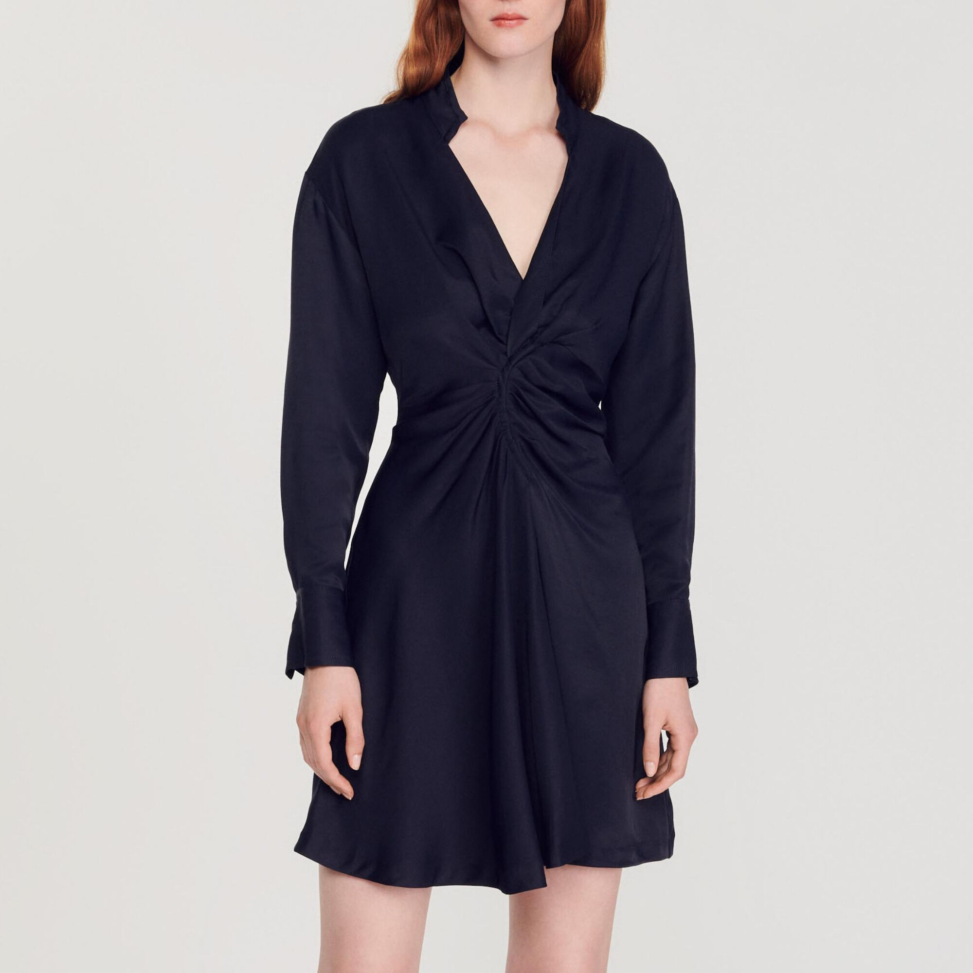 Robe courte à manches longues