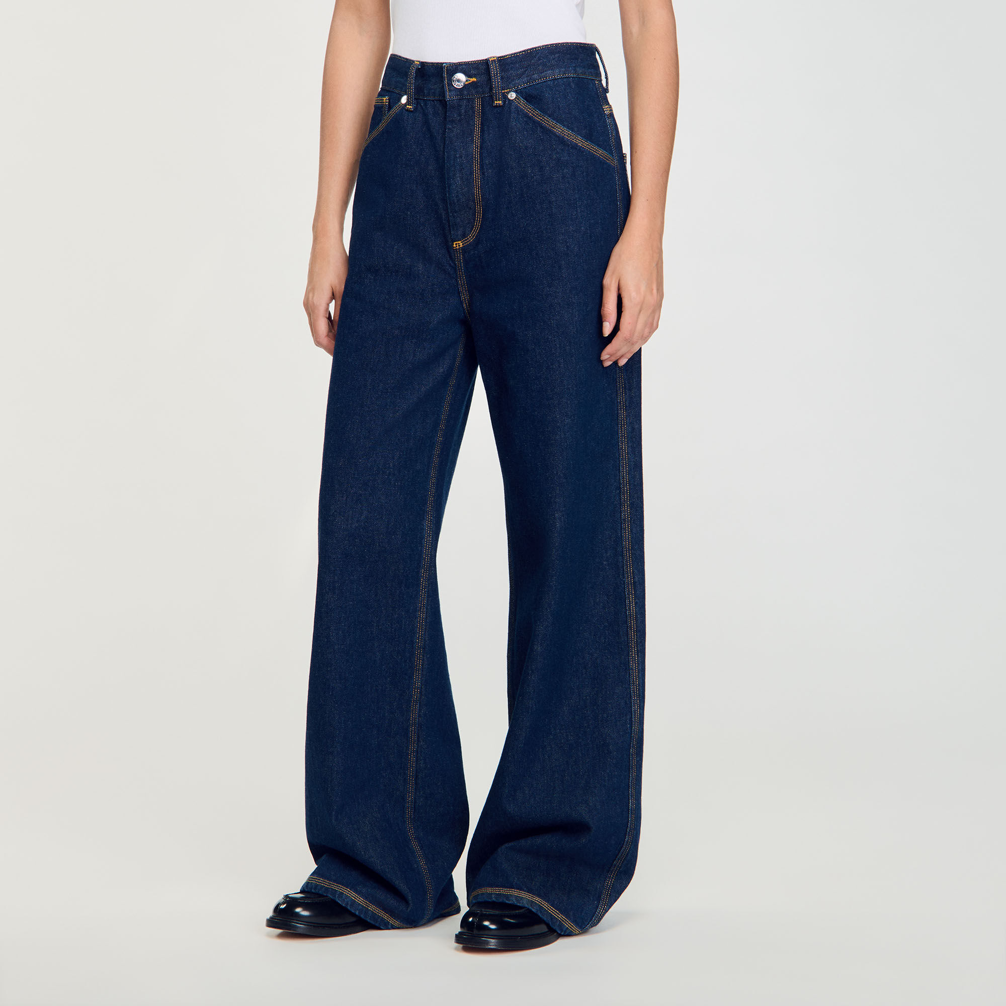 Wide-leg flared jeans
