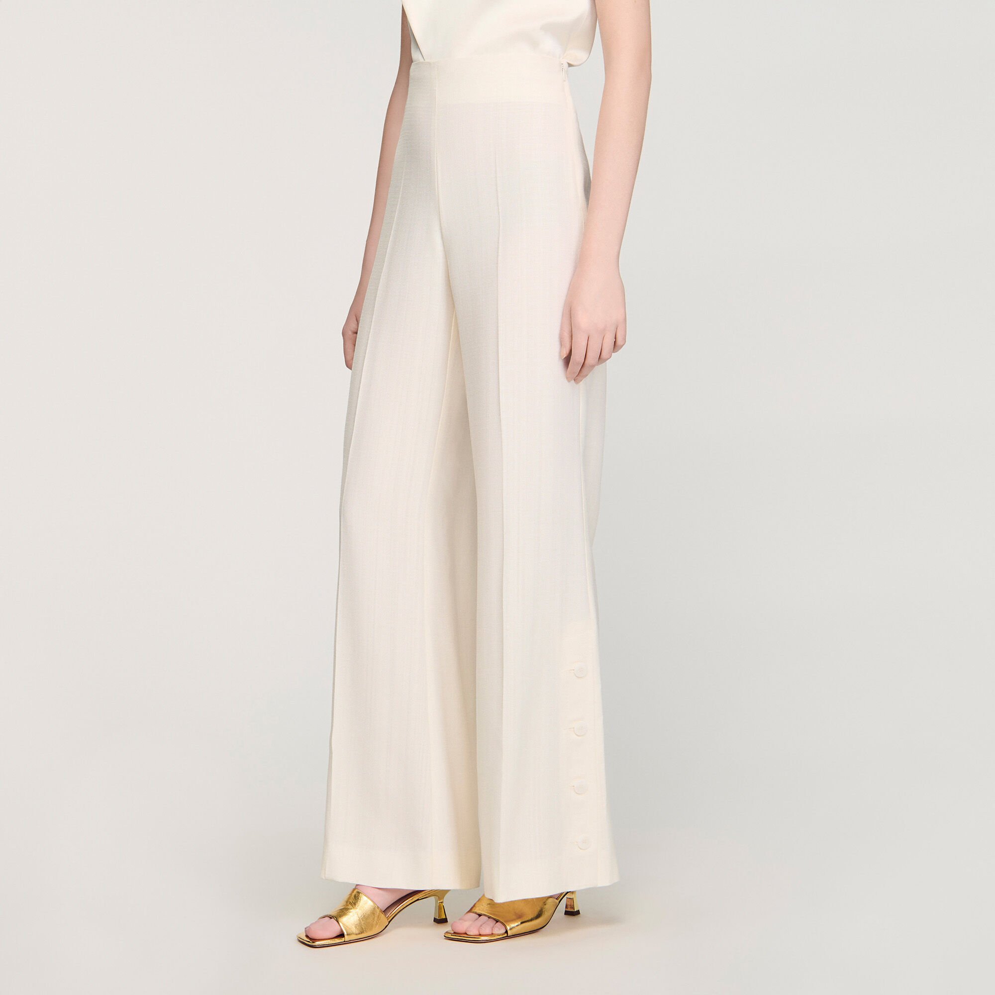 Buttoned-slit straight-leg trousers