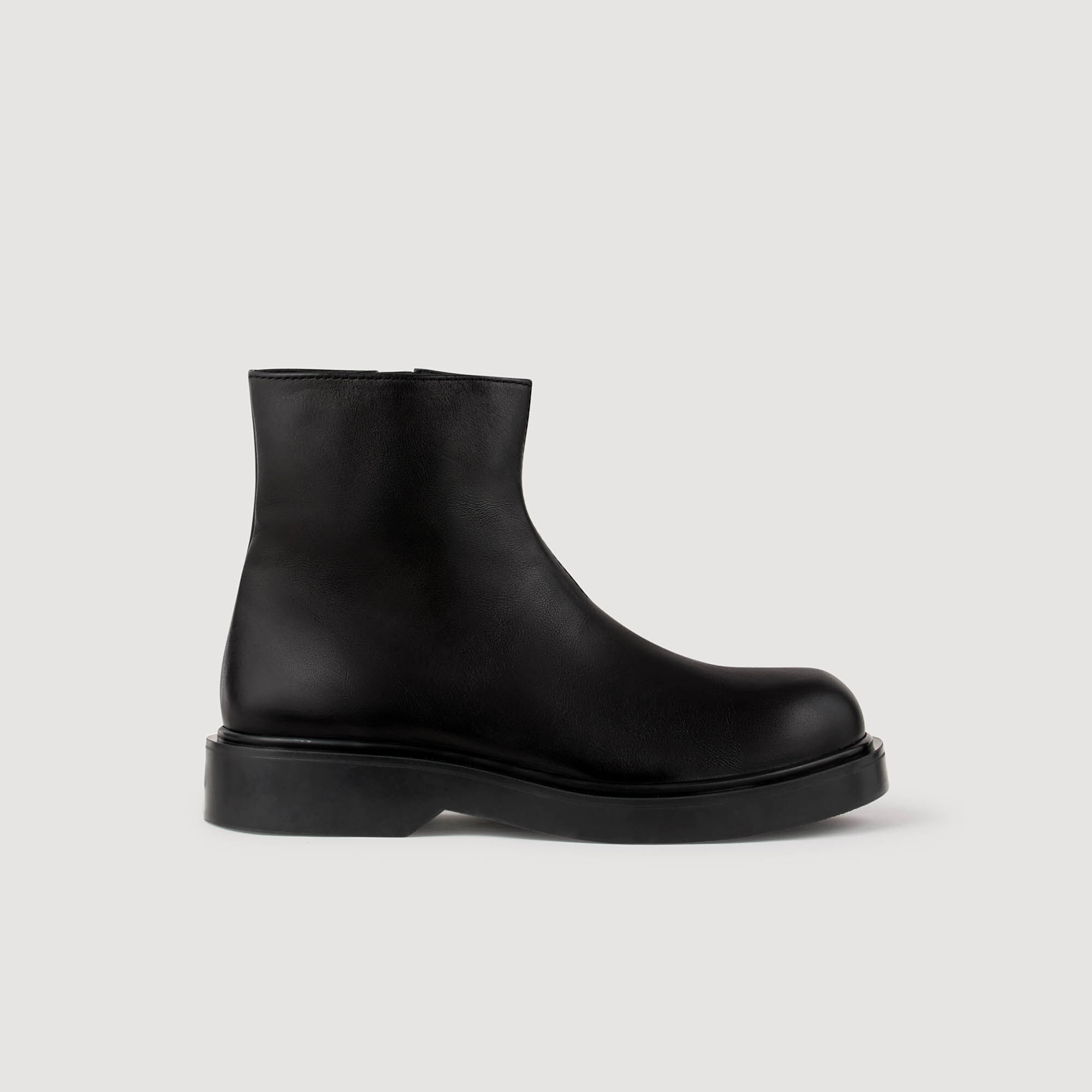 Zipped leather ankle boots