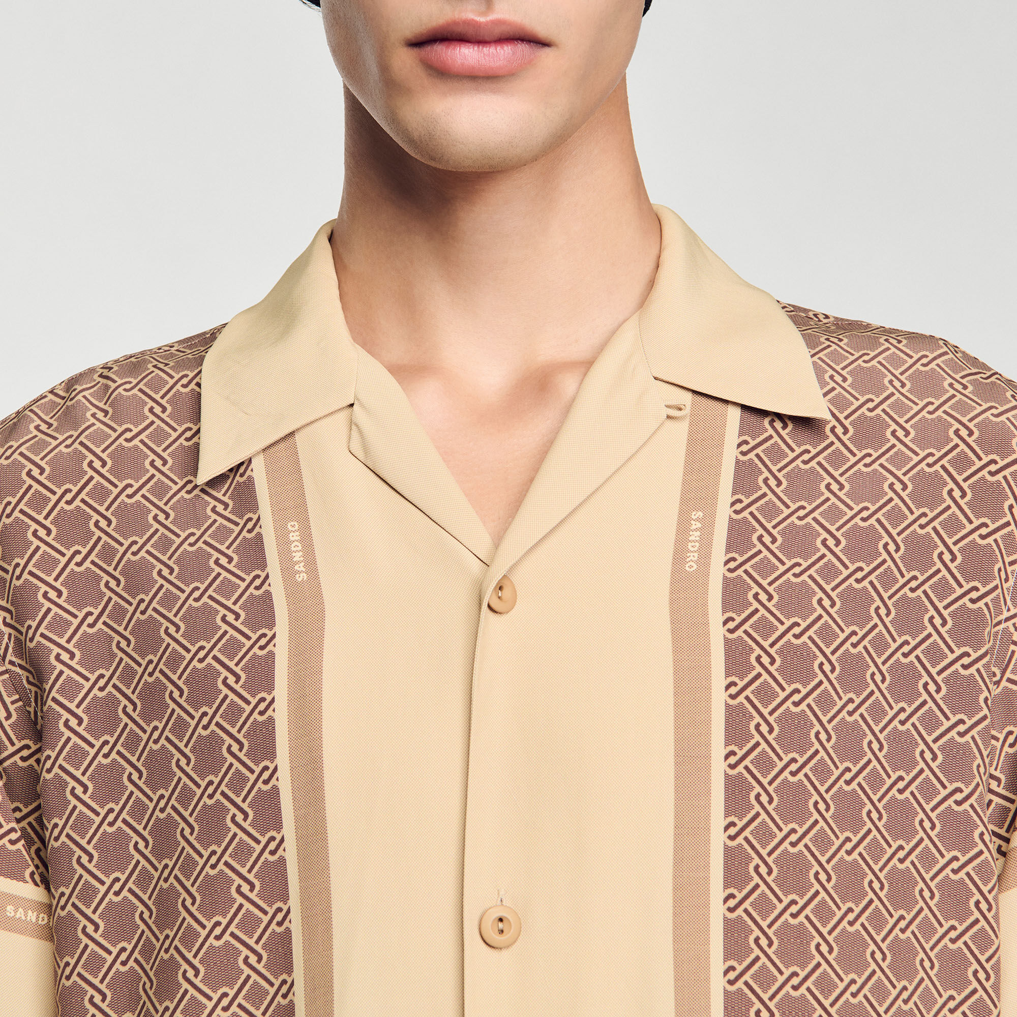 Short-sleeved patterned shirt