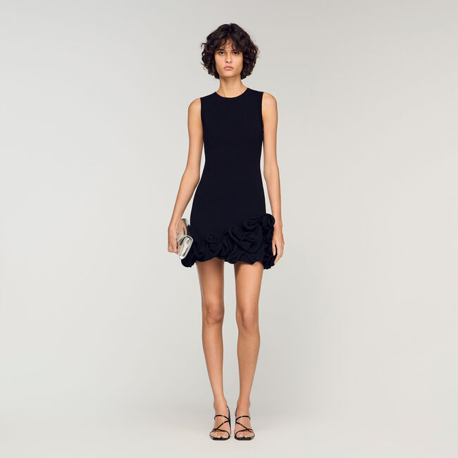 Kurzes Strickkleid mit Blumen