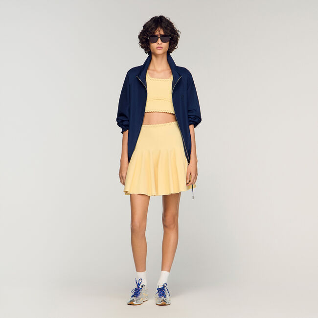 Jupe courte en maille patineuse