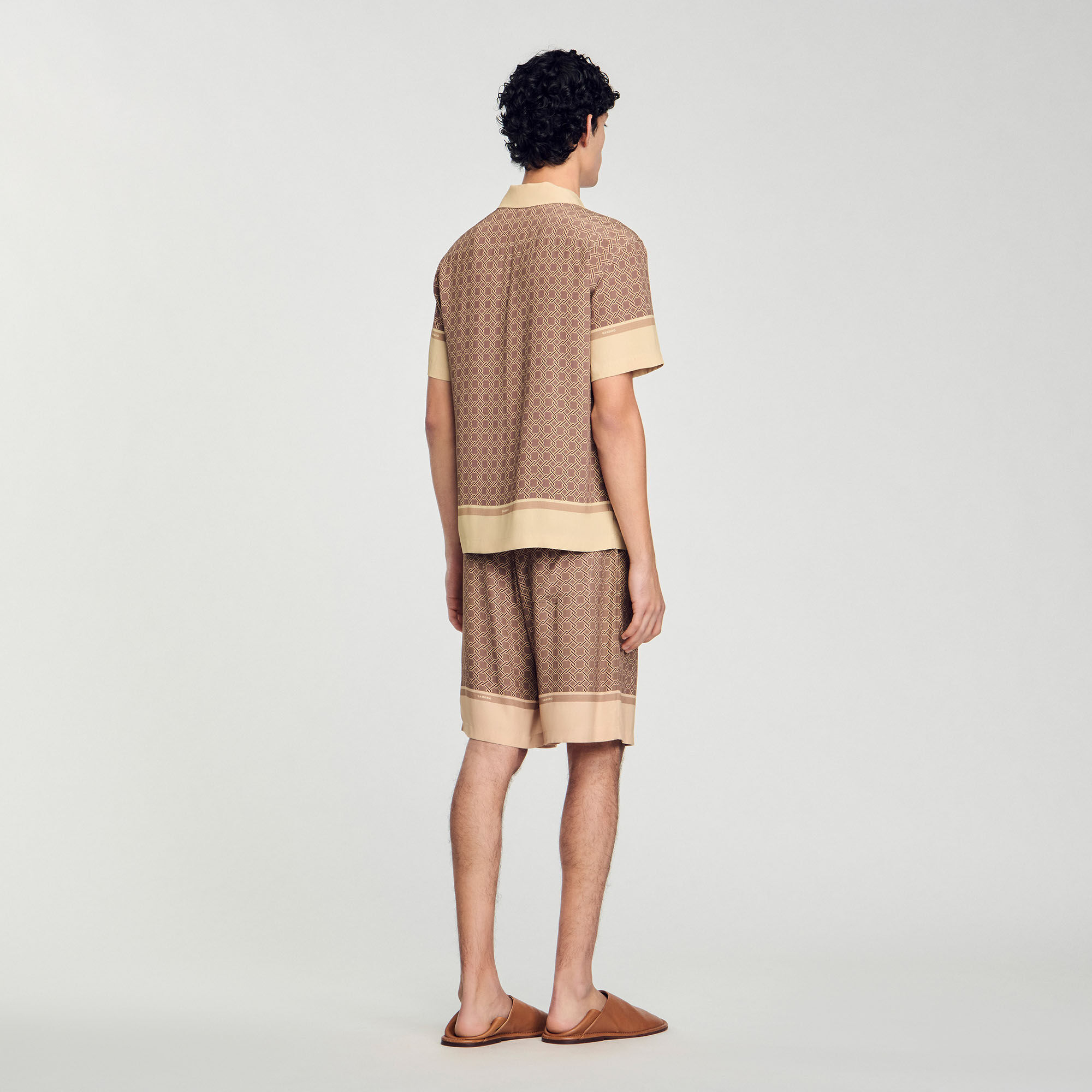 Short-sleeved patterned shirt