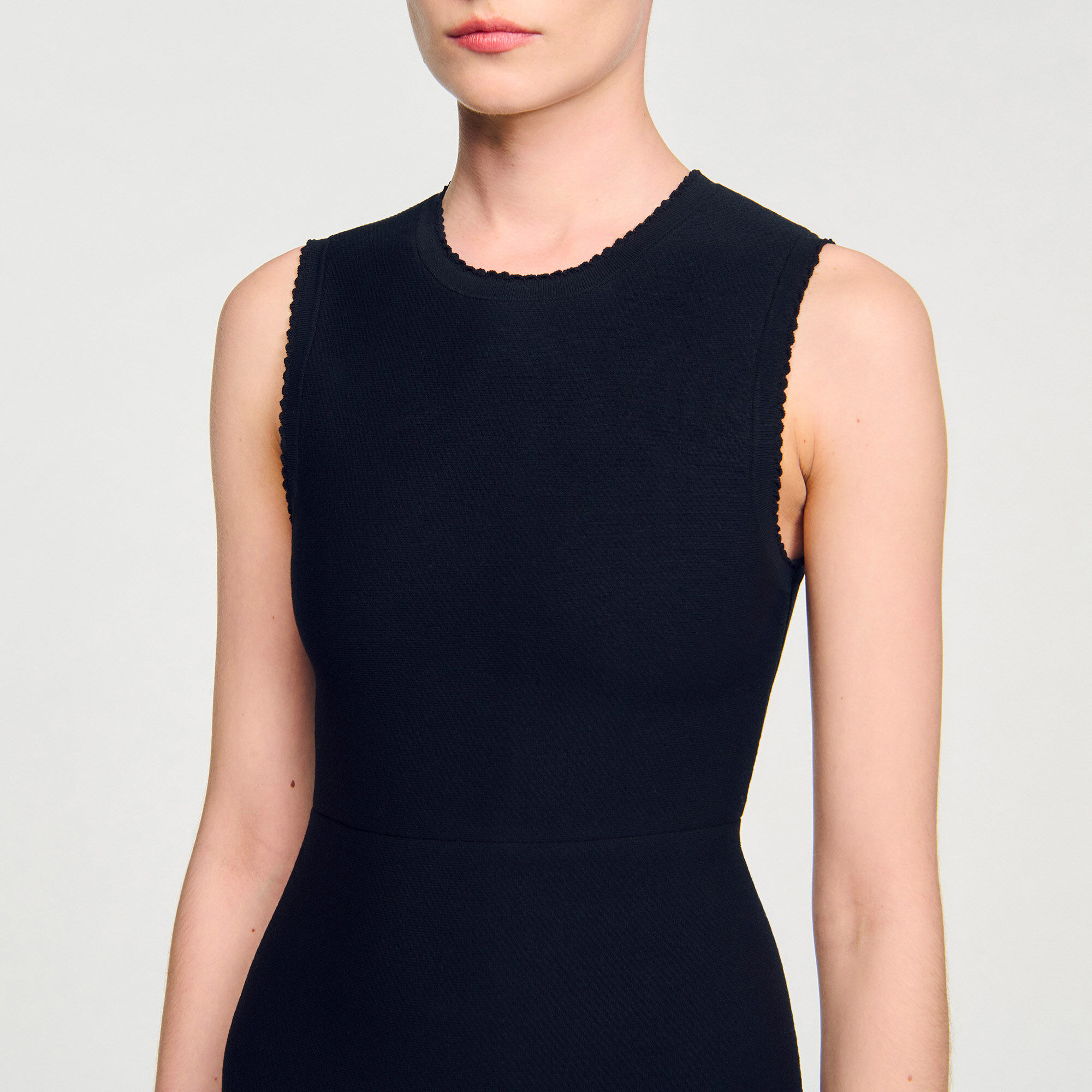 Kurzes zweifarbiges Strickkleid